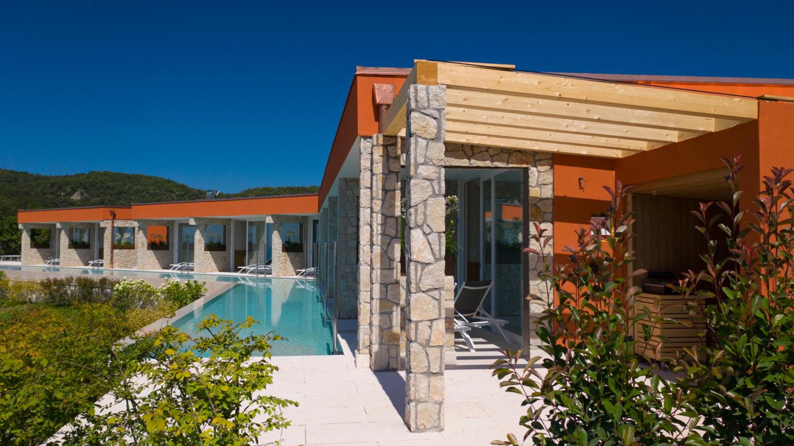 Suite with Sauna and Infinity Pool