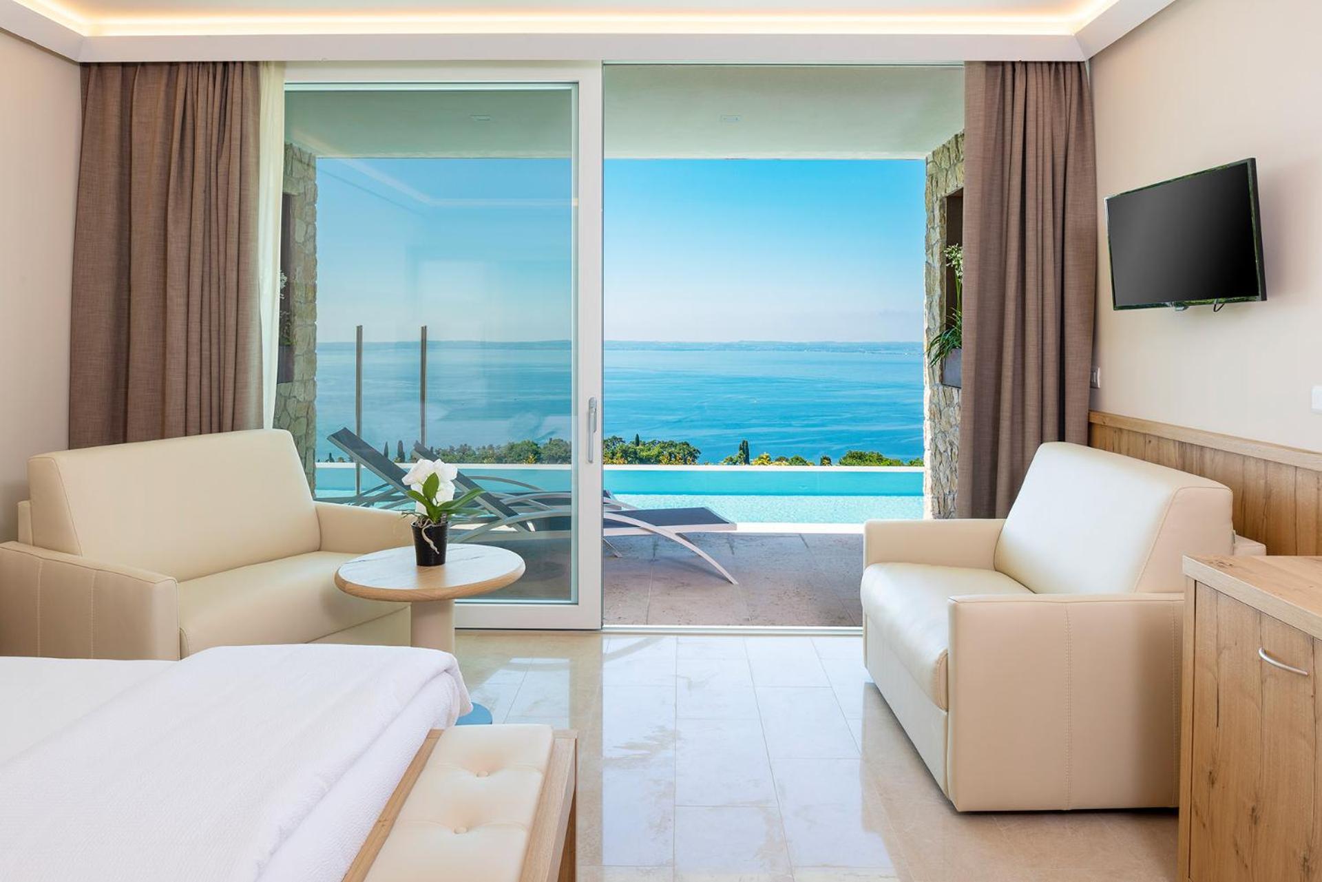 Suite with Infinity Pool