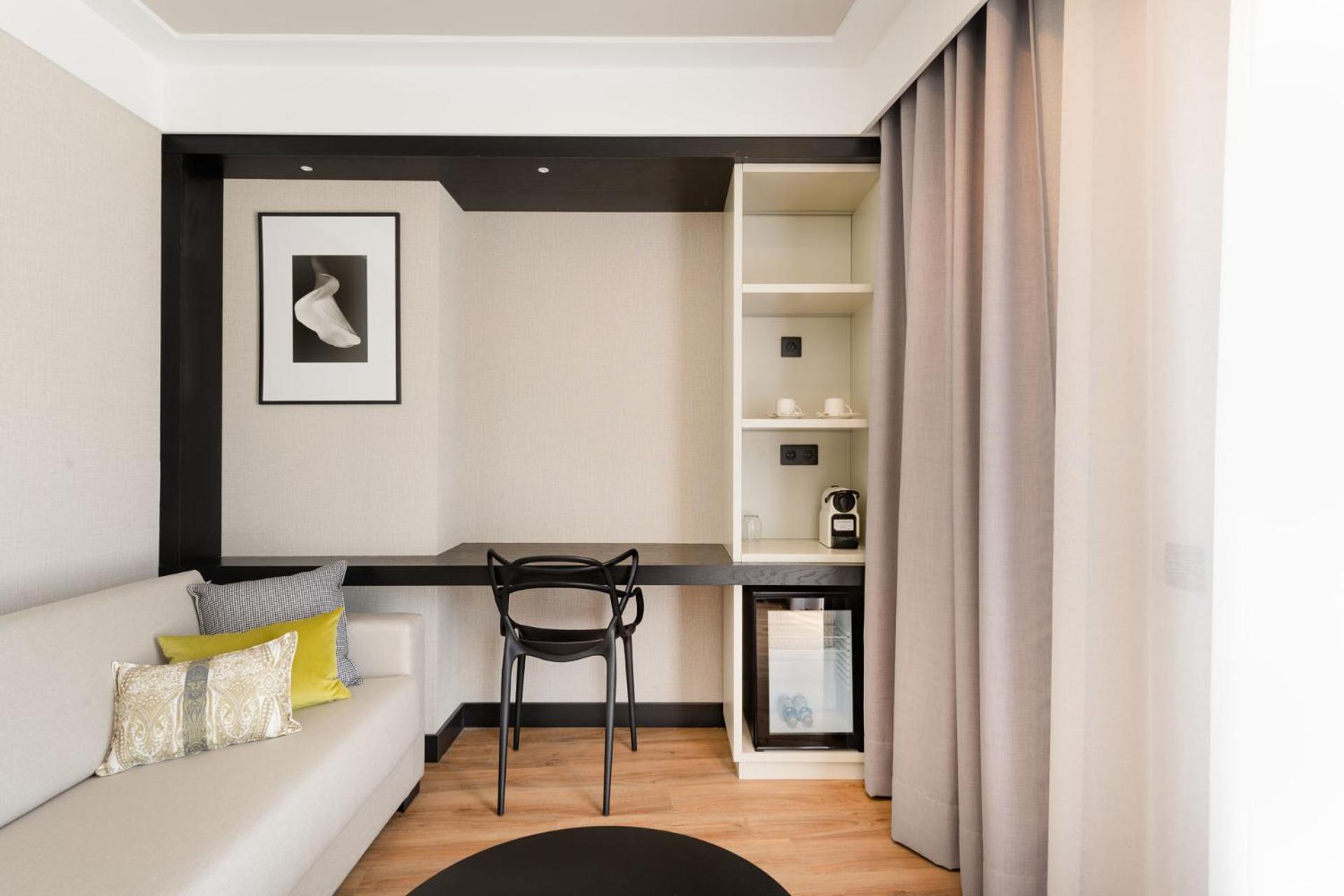 Junior Suite with Pool View