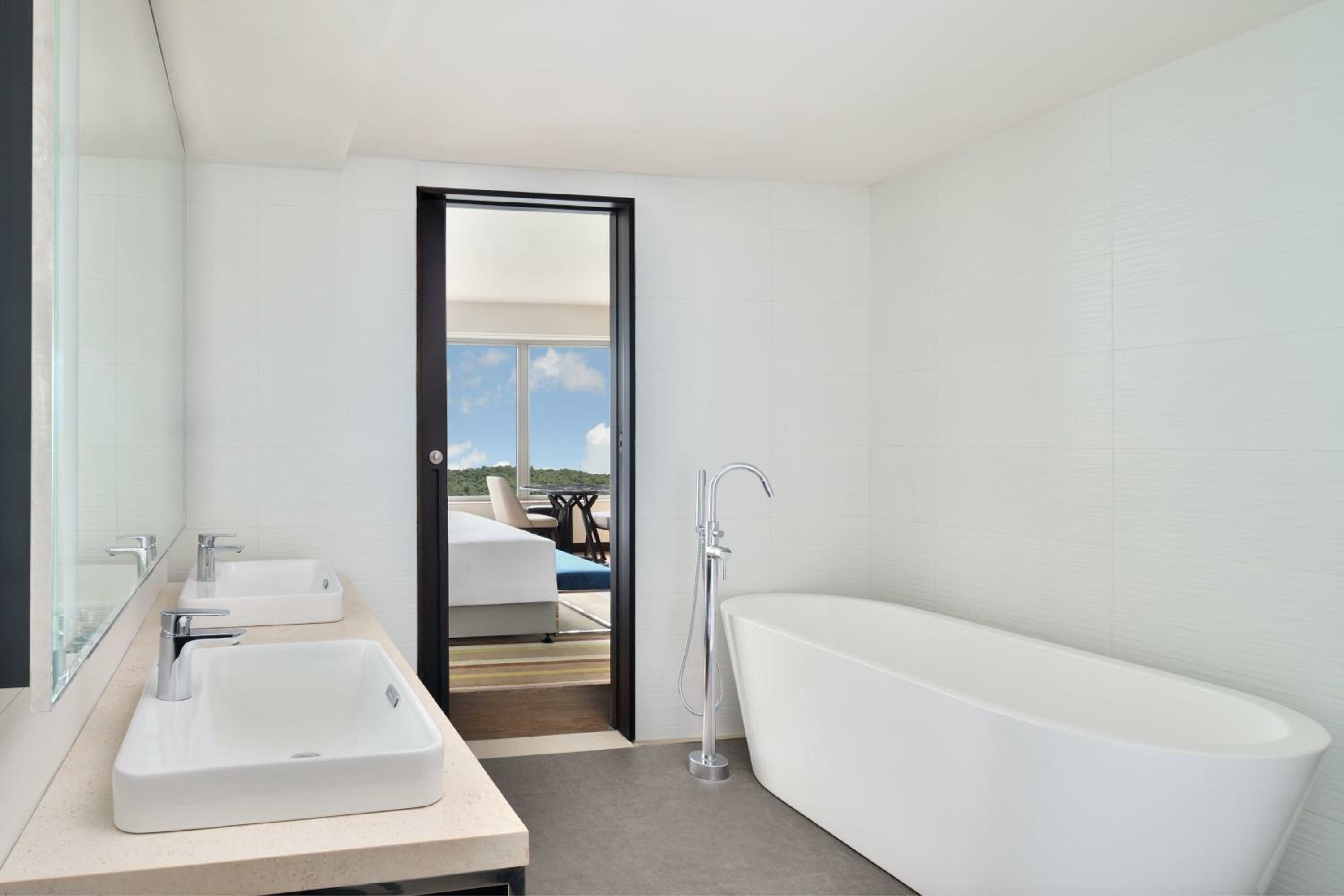 Junior King Suite - Executive Lounge Access