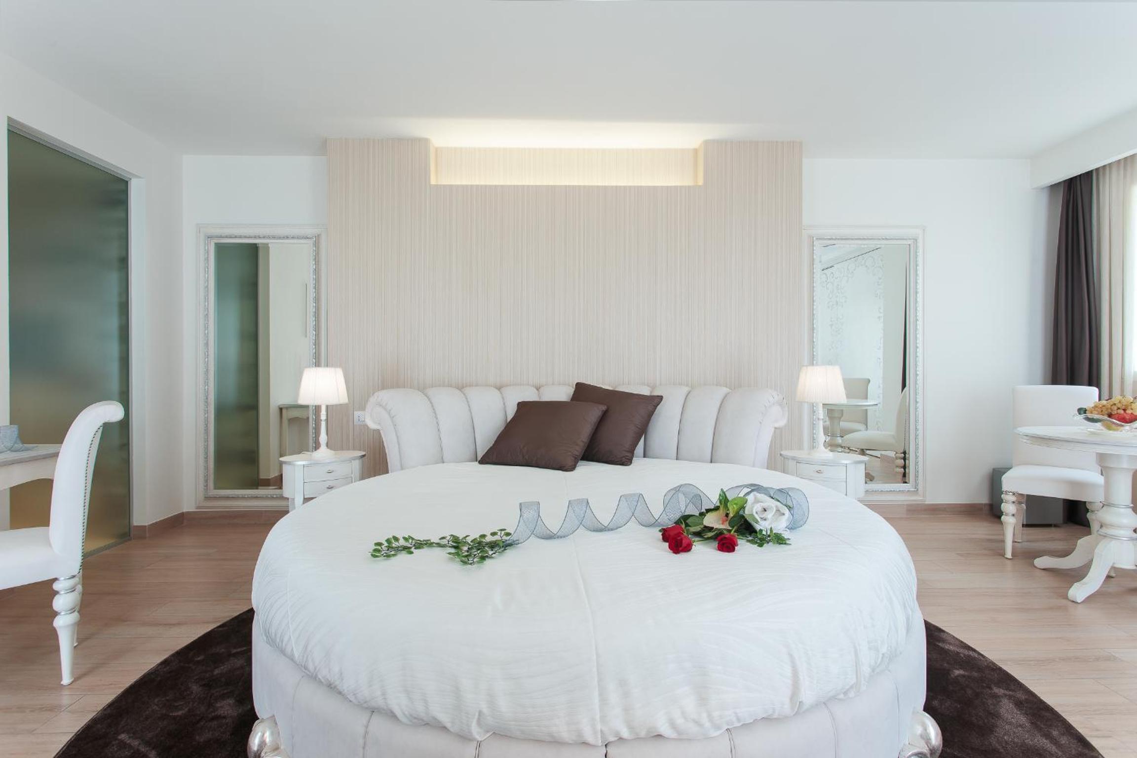 Suite with Hot Tub