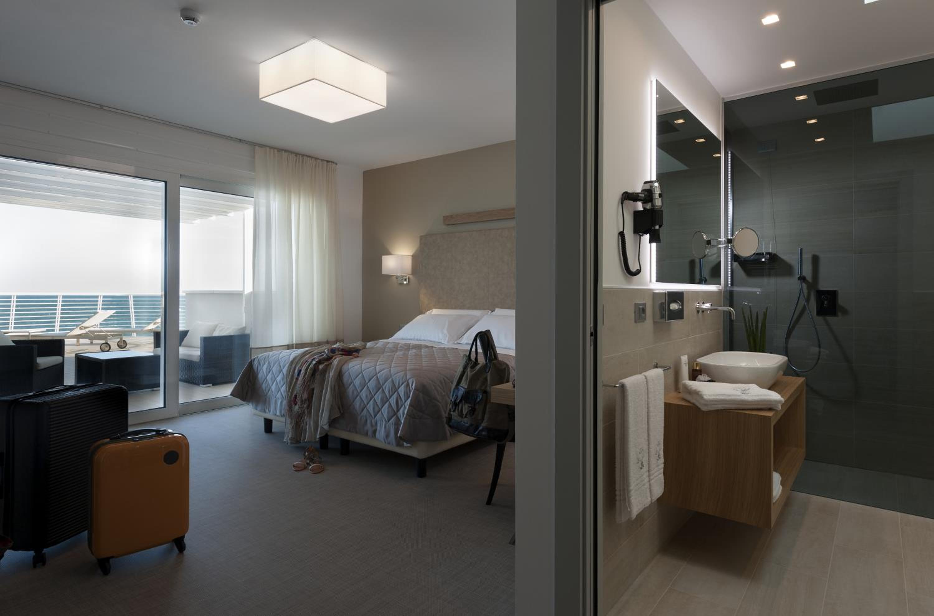 Deluxe Suite with Sea View