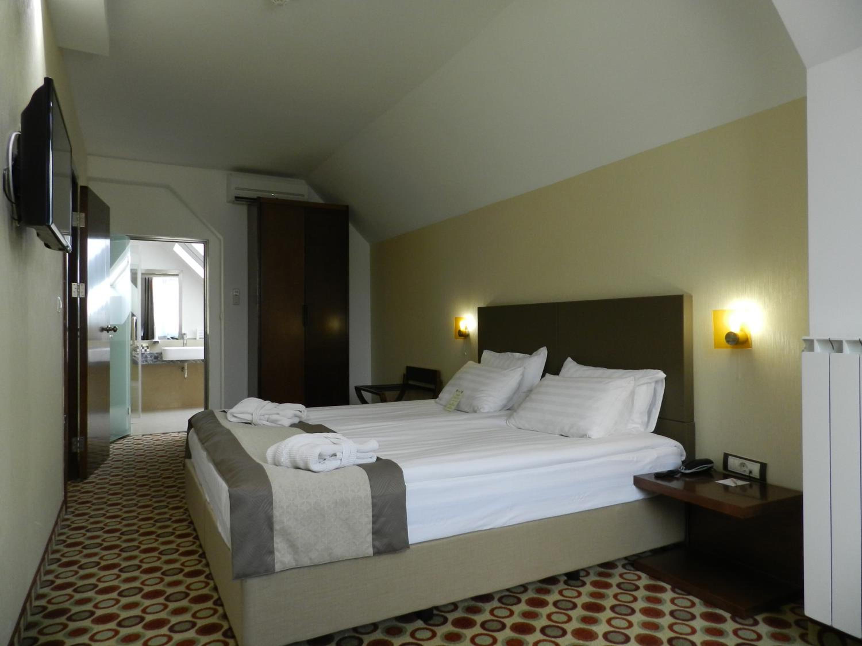 Superior One-Bedroom Apartment