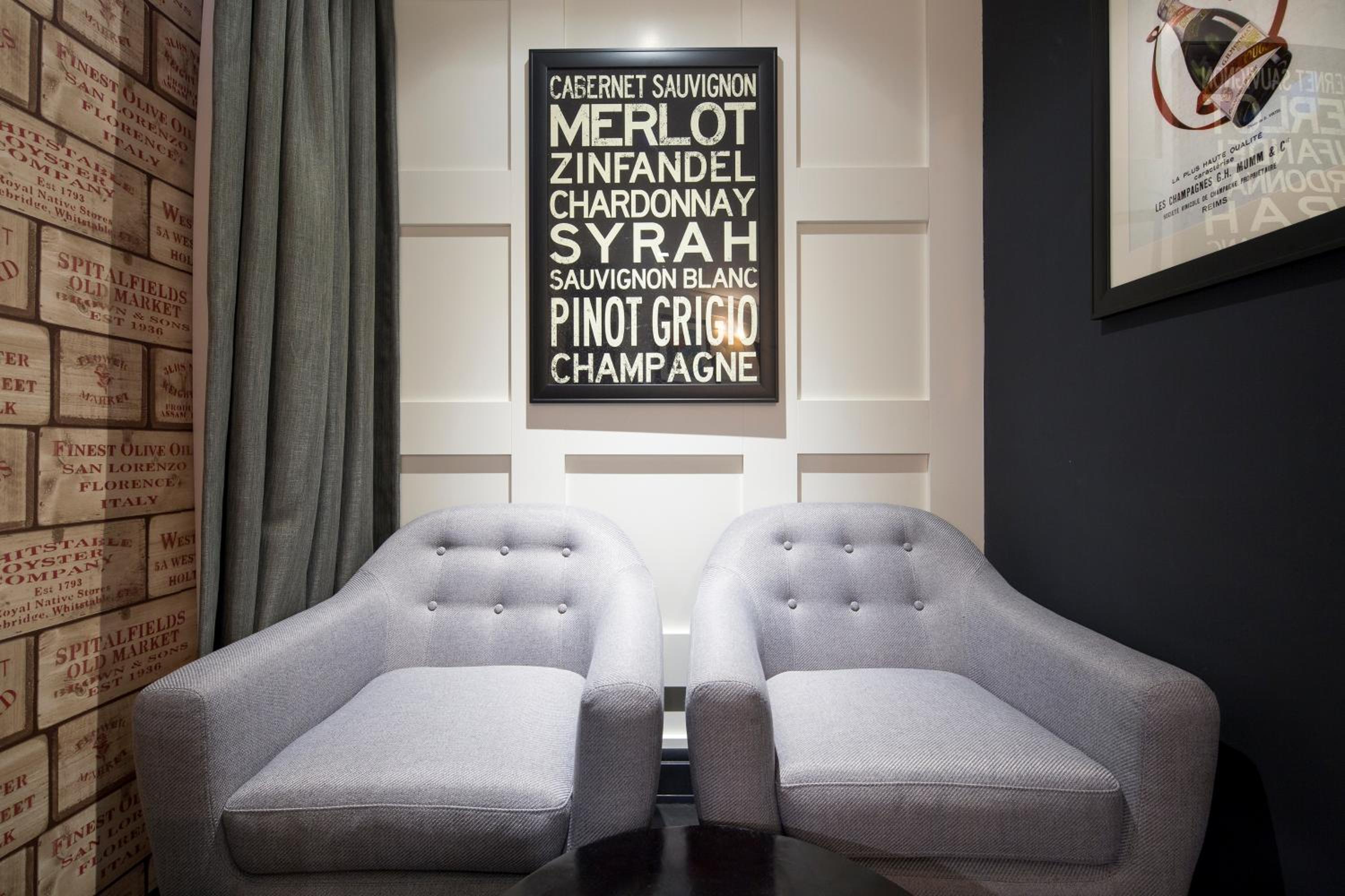 Deluxe Cellar Quadruple Room