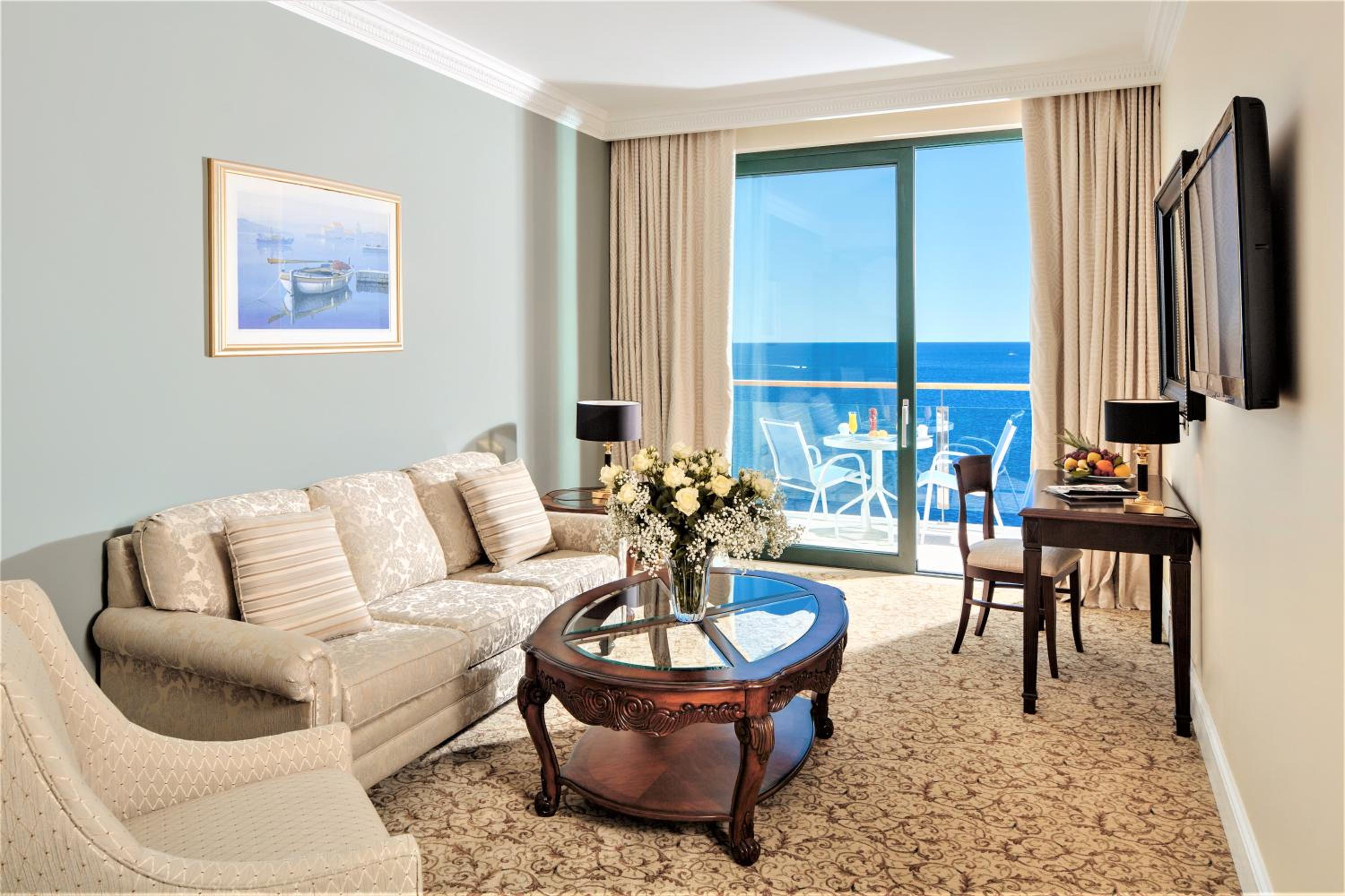 Royal Sky King Suite Sea View with Balcony