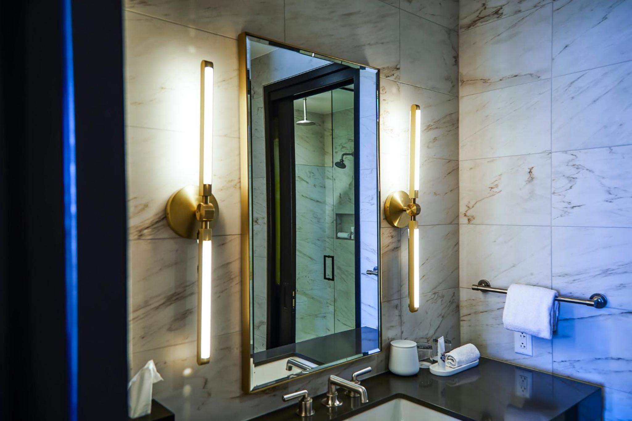 Designer Suite, 1 King River View