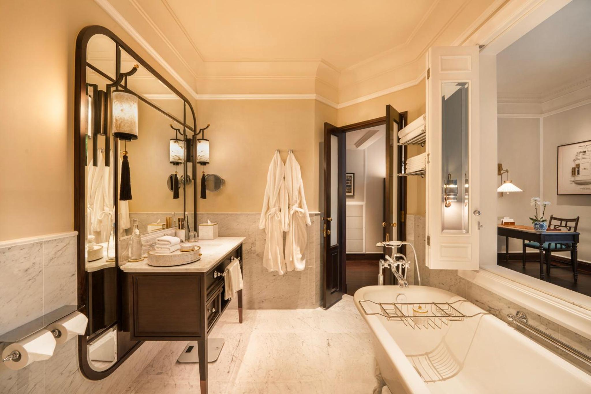 Heritage Wing Grand Luxury Room with King Beds - Metropole Privileges and Benefits