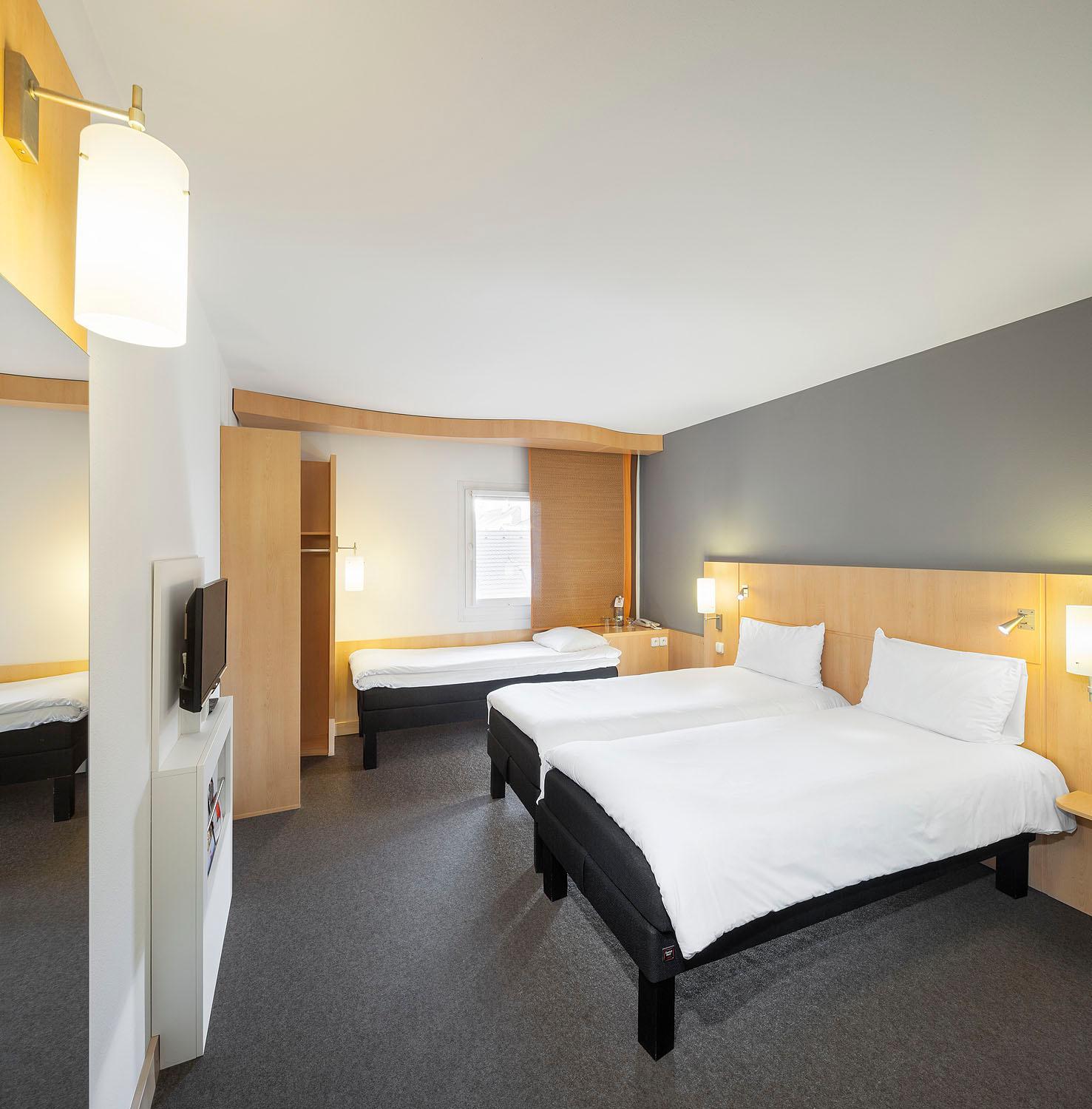 Standard Room With Three Single Beds