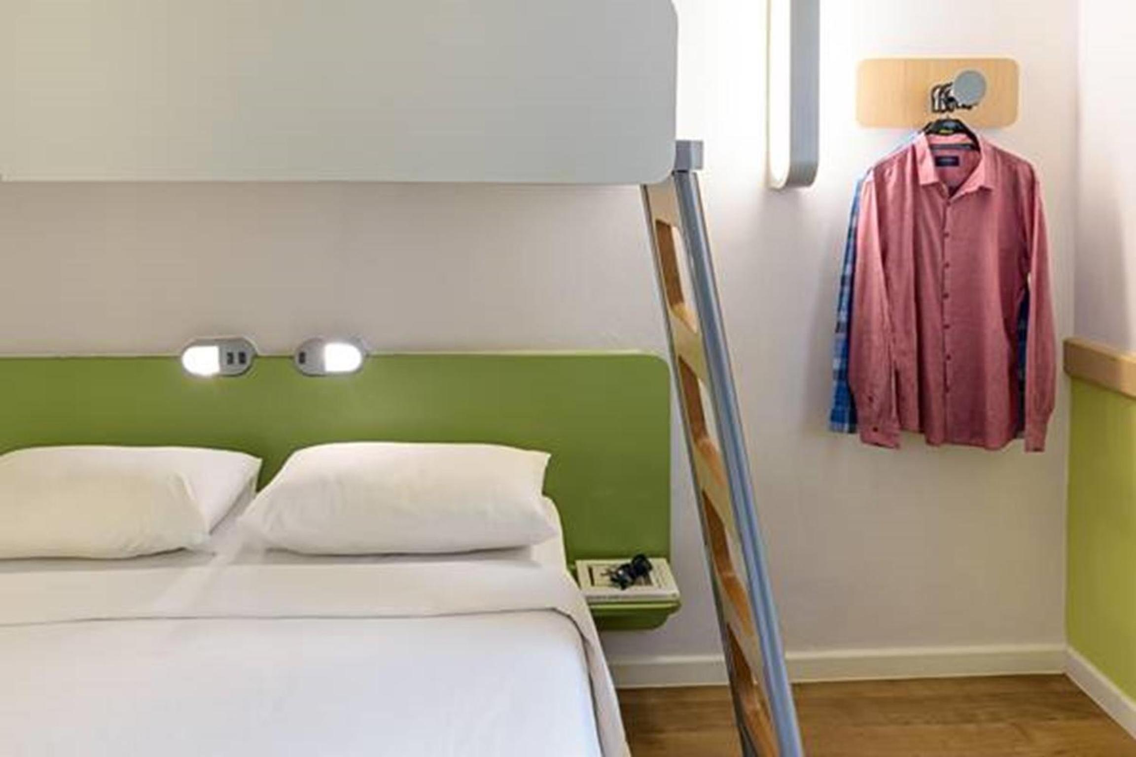 Standard Apartment with Overlapping Bed