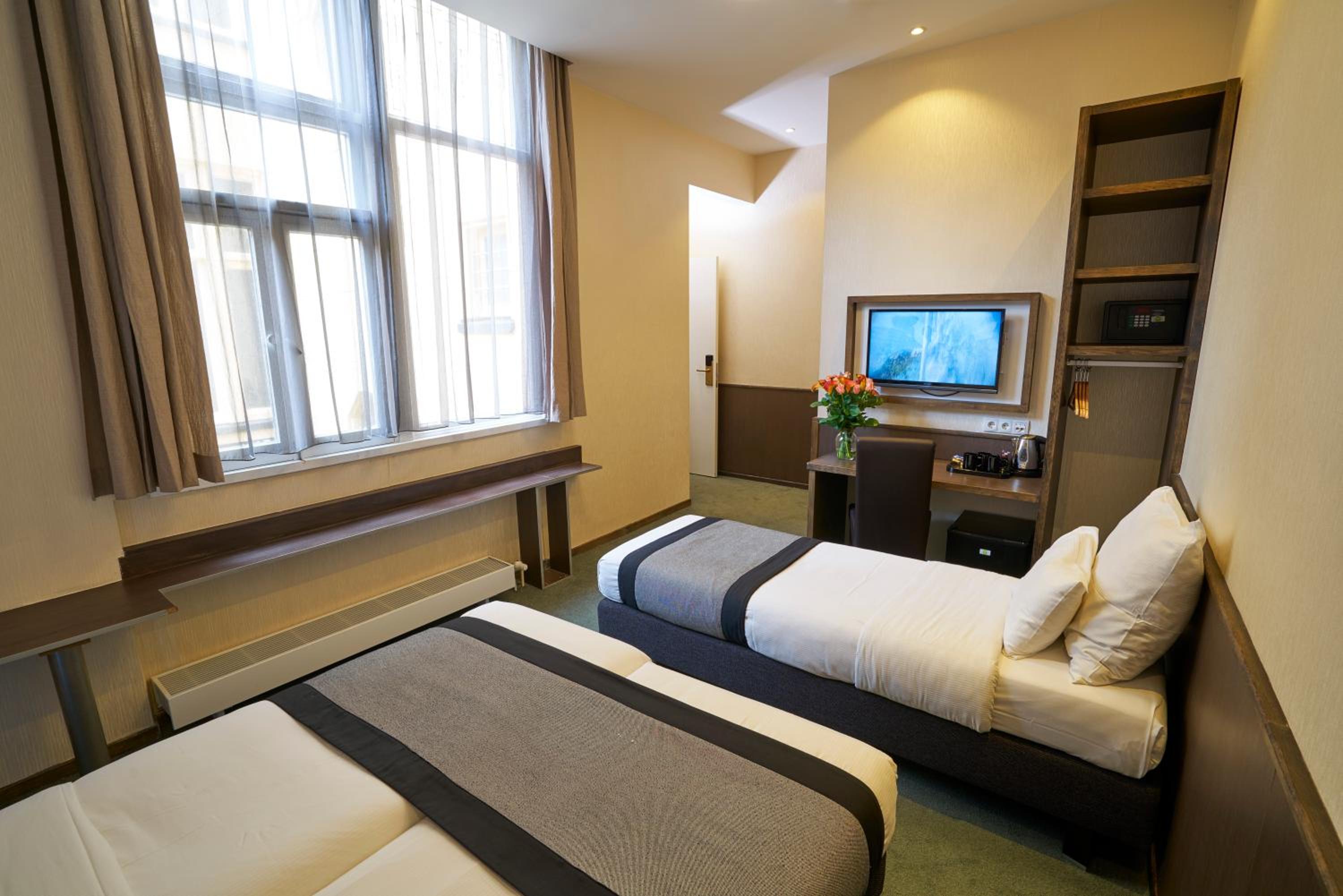 Triple Room with Private Bathroom