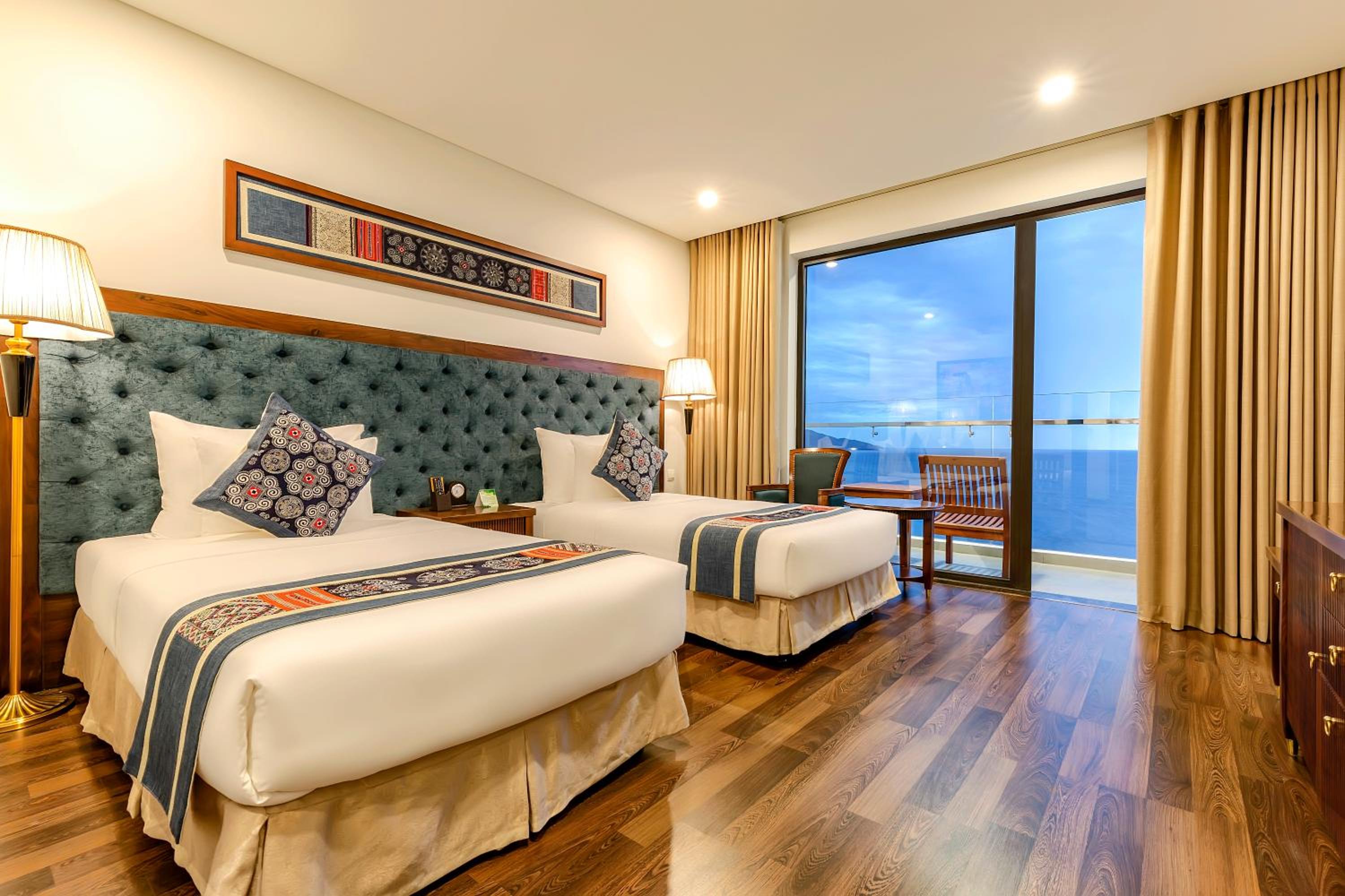 Premier Twin Room with Balcony - Ocean Front