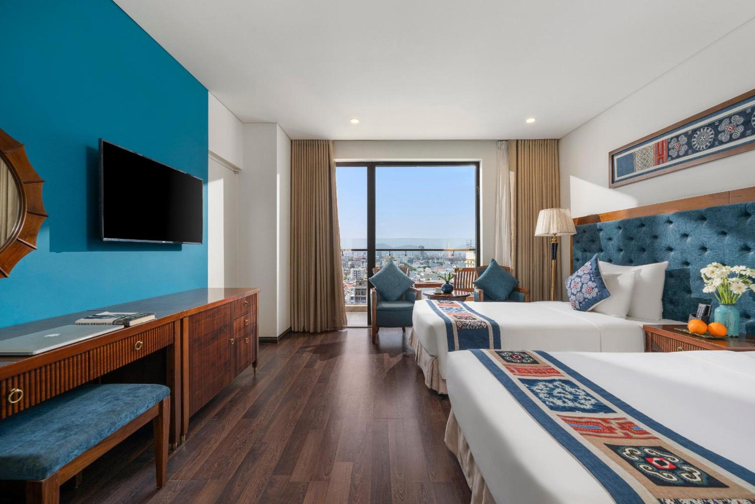 Superior Twin Room with Balcony and City View