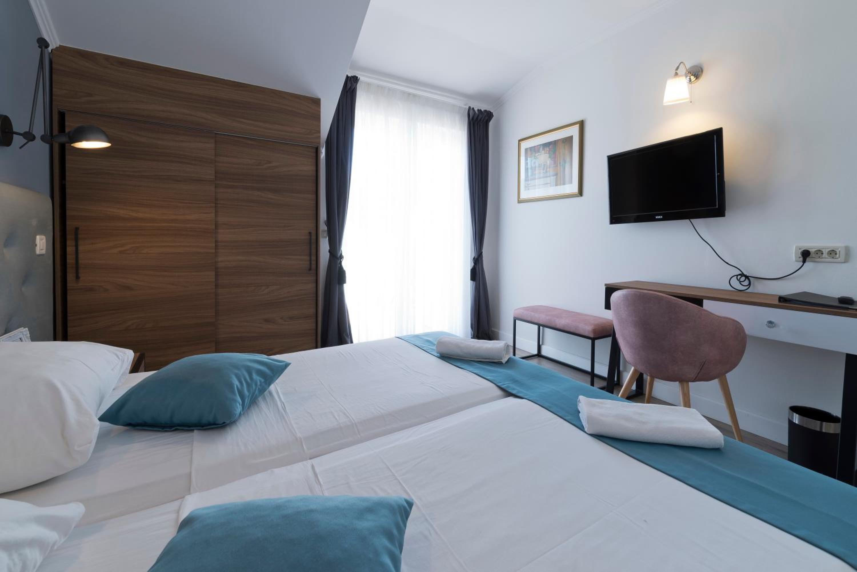 Double or Twin Room with Partial Sea View