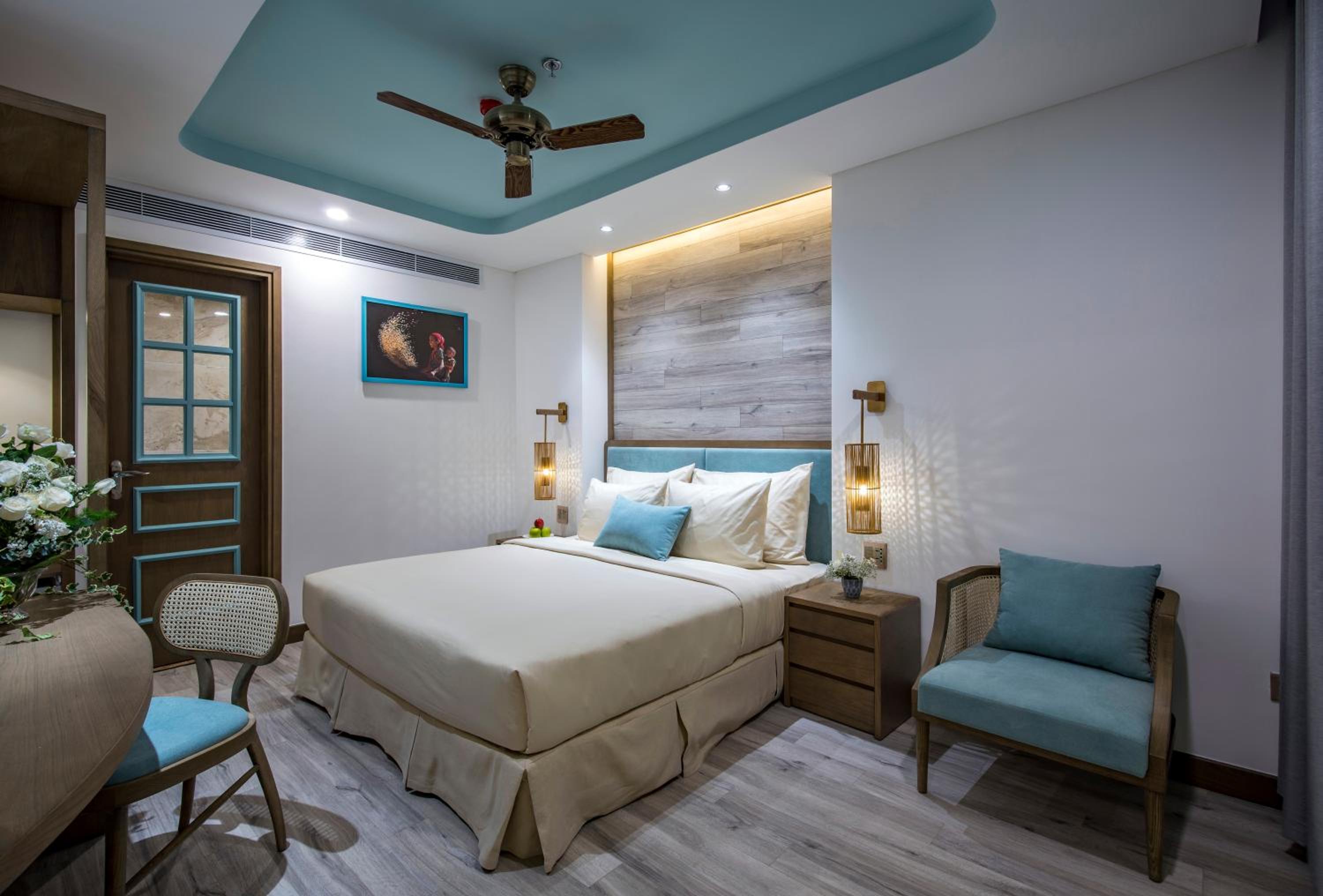 Deluxe Double (Internal Window) + Free Afternoon Tea