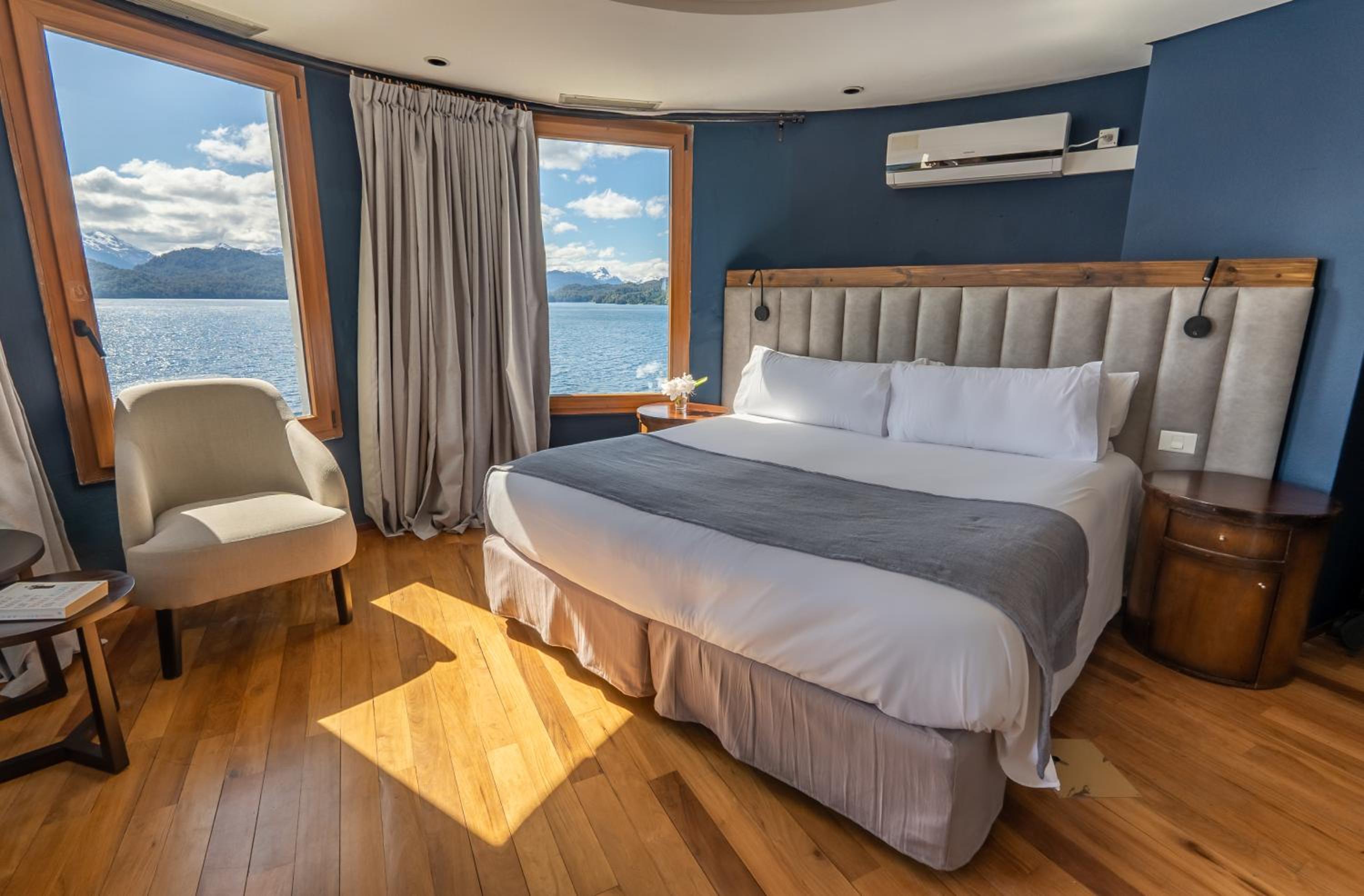 Deluxe Double Room with Lake View