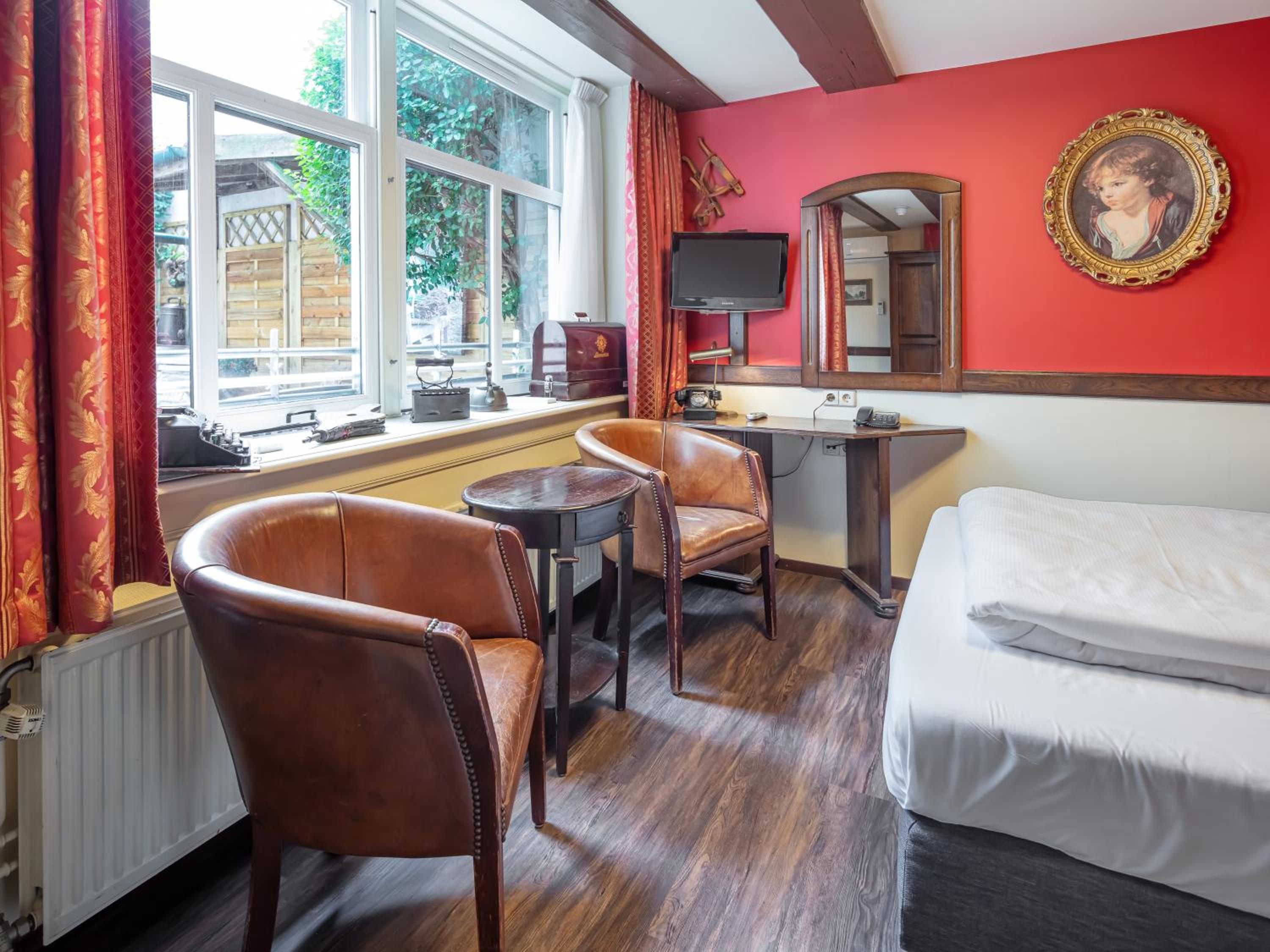 The Old Dutch 'Suite'