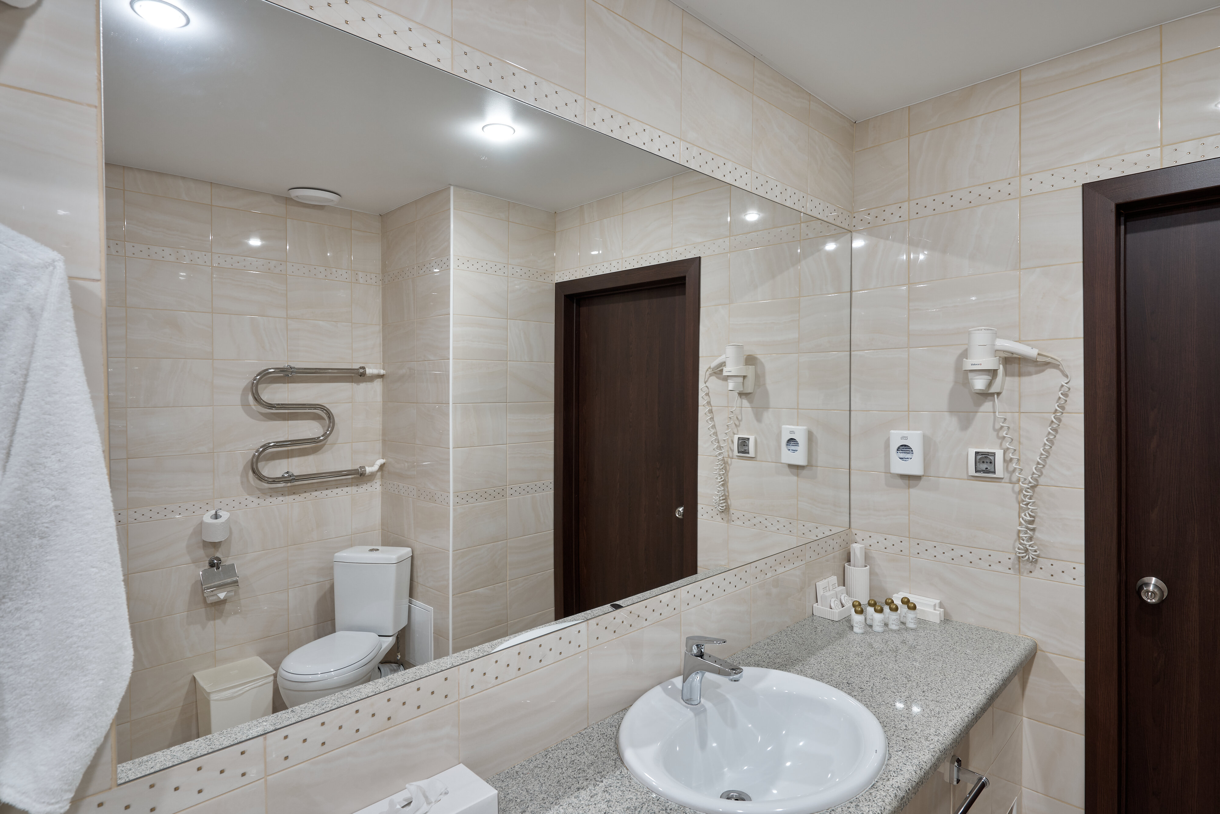 Улучшенный номер первой категории с двуспальной кроватью