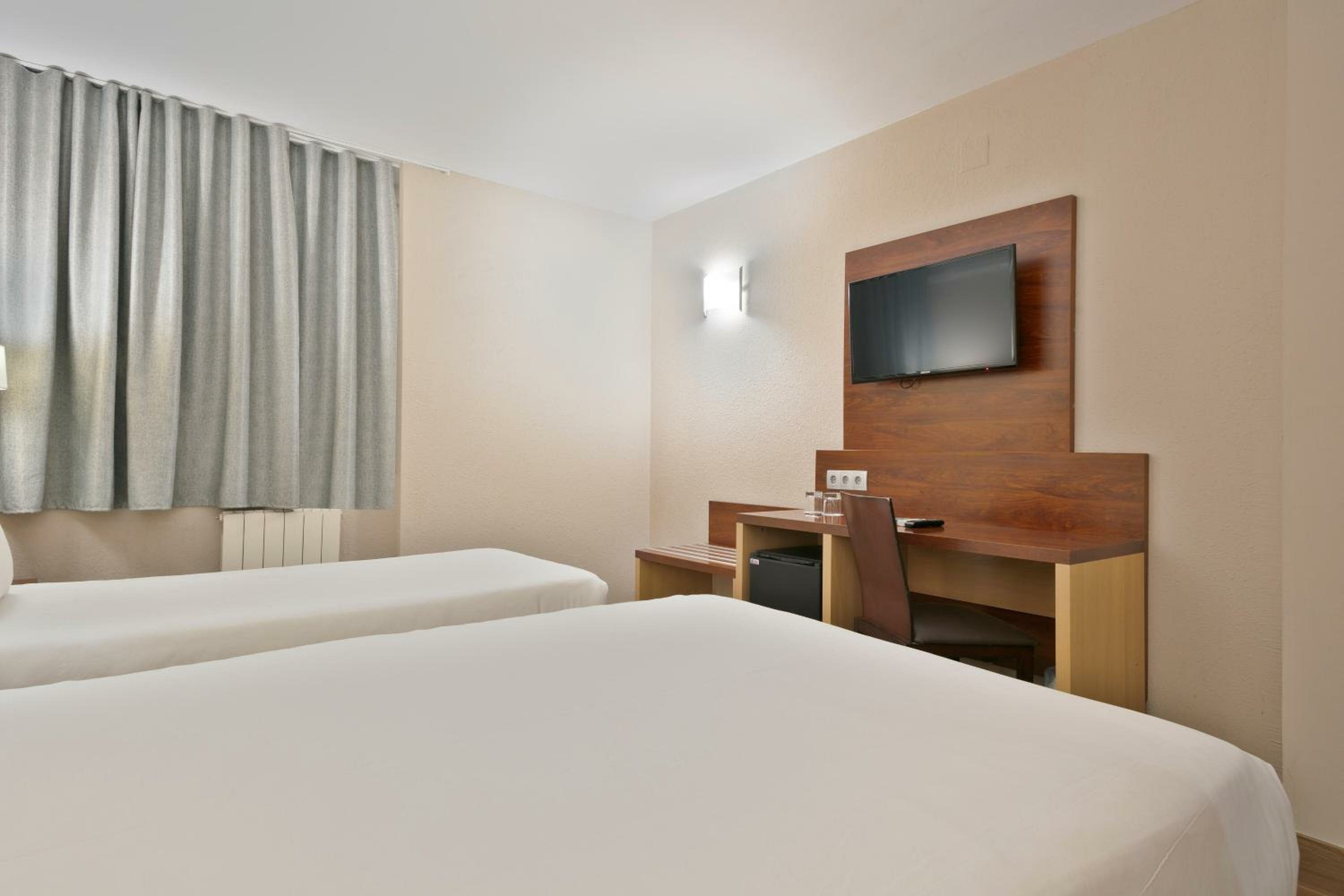 Interior Double Room Without Views ( 3 Adults )