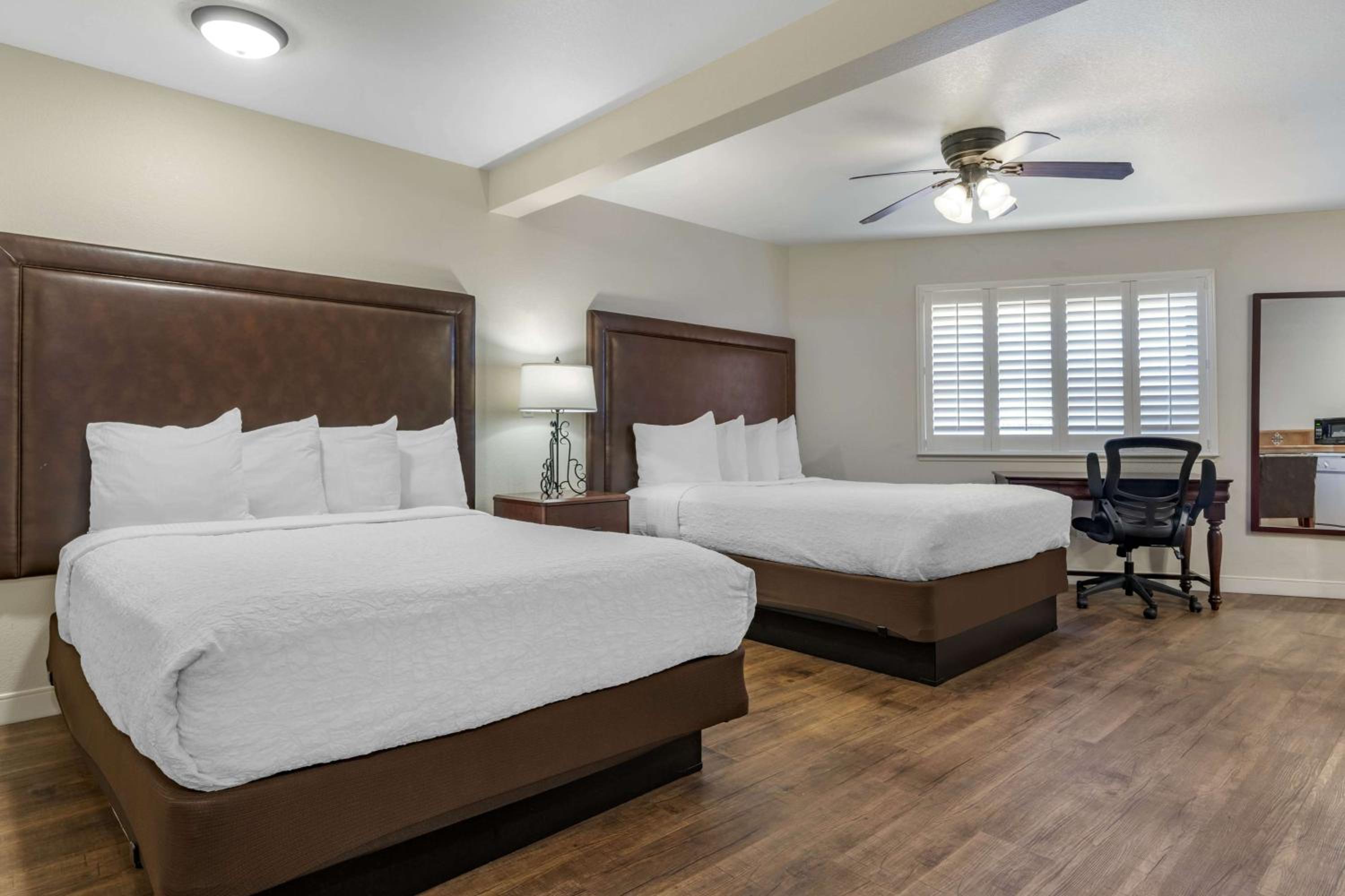 Studio Queen Suite with Two Queen Beds, Sofa Bed, Full Kitchen and Patio - Non-Smoking