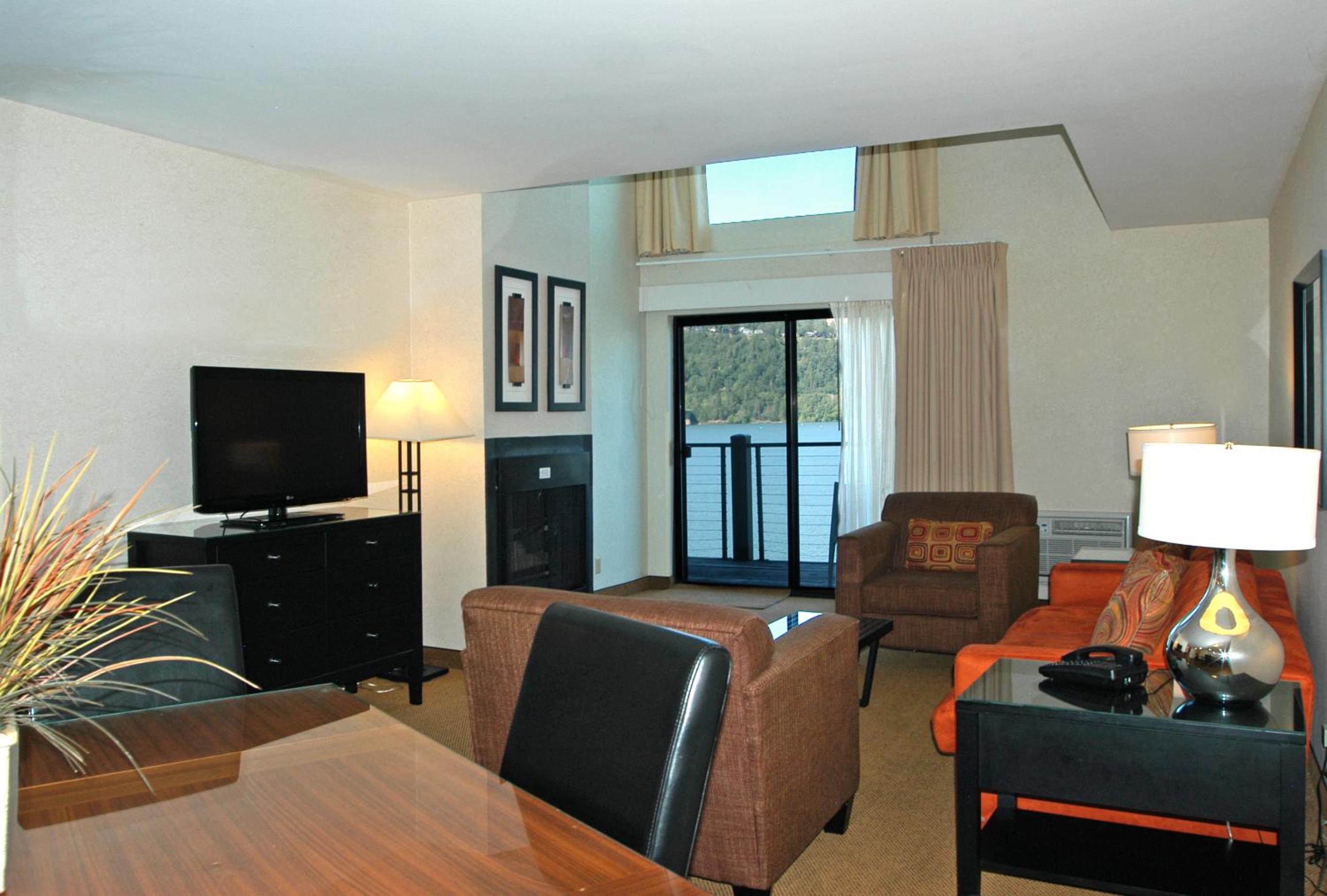King Suite with Fireplace and River View - Balcony - No Pets