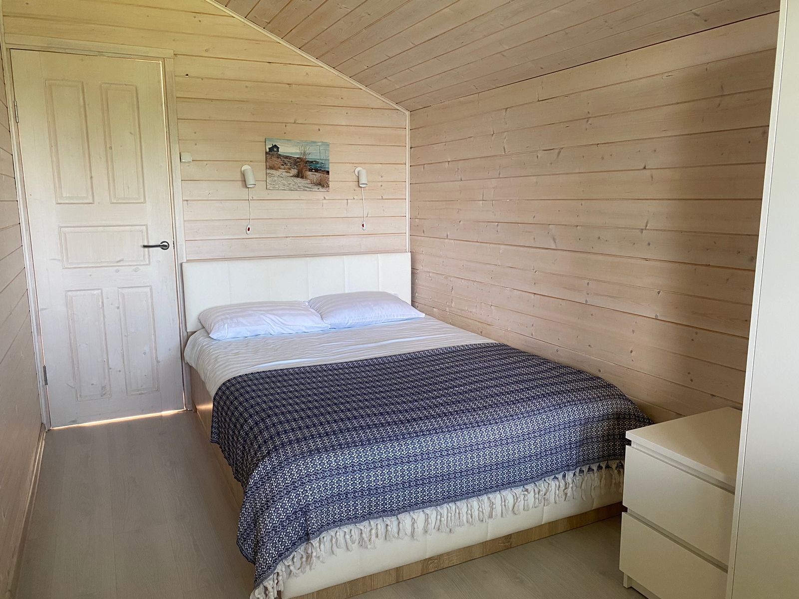 Дом с балконом