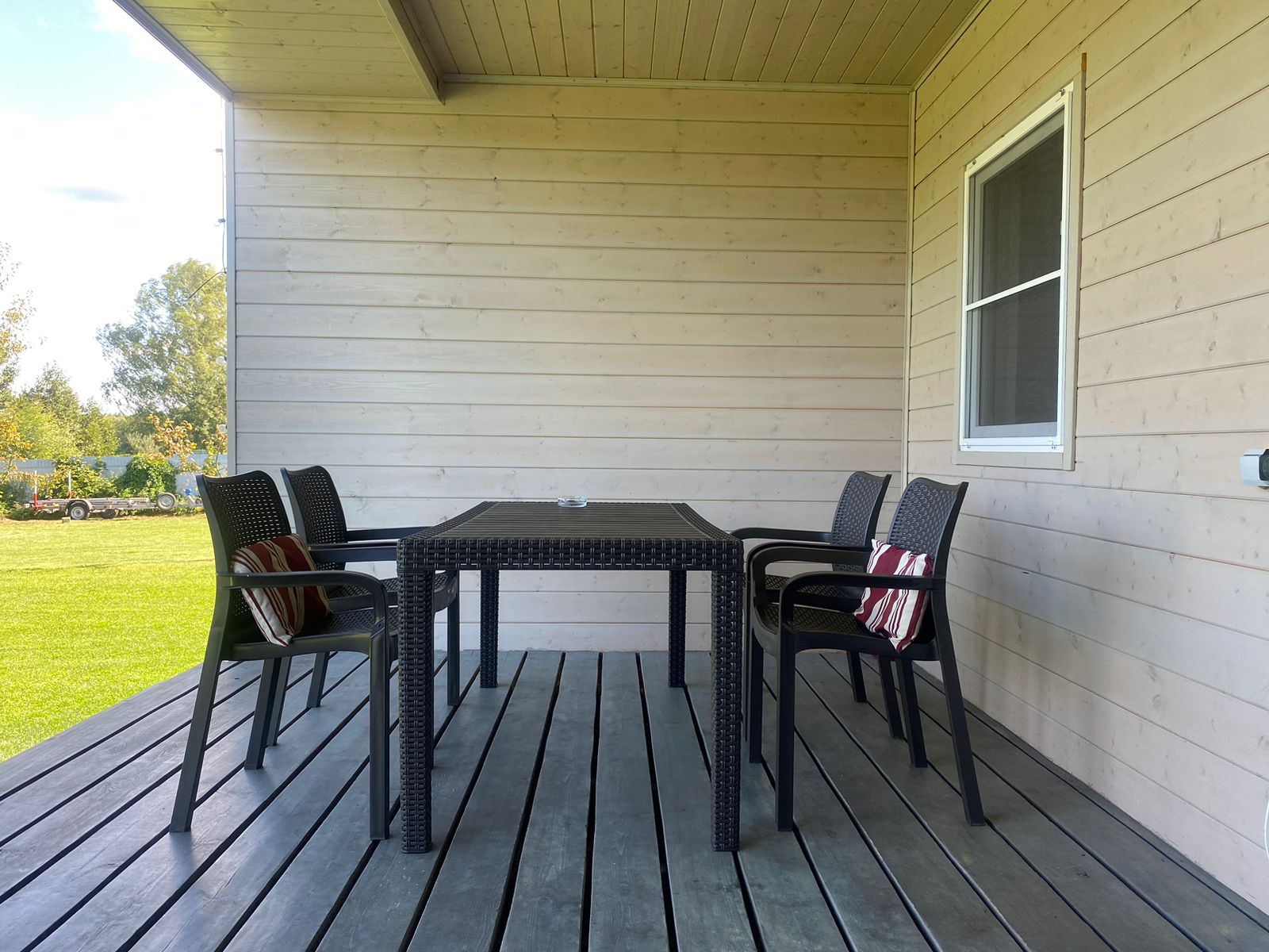 Дом с балконом