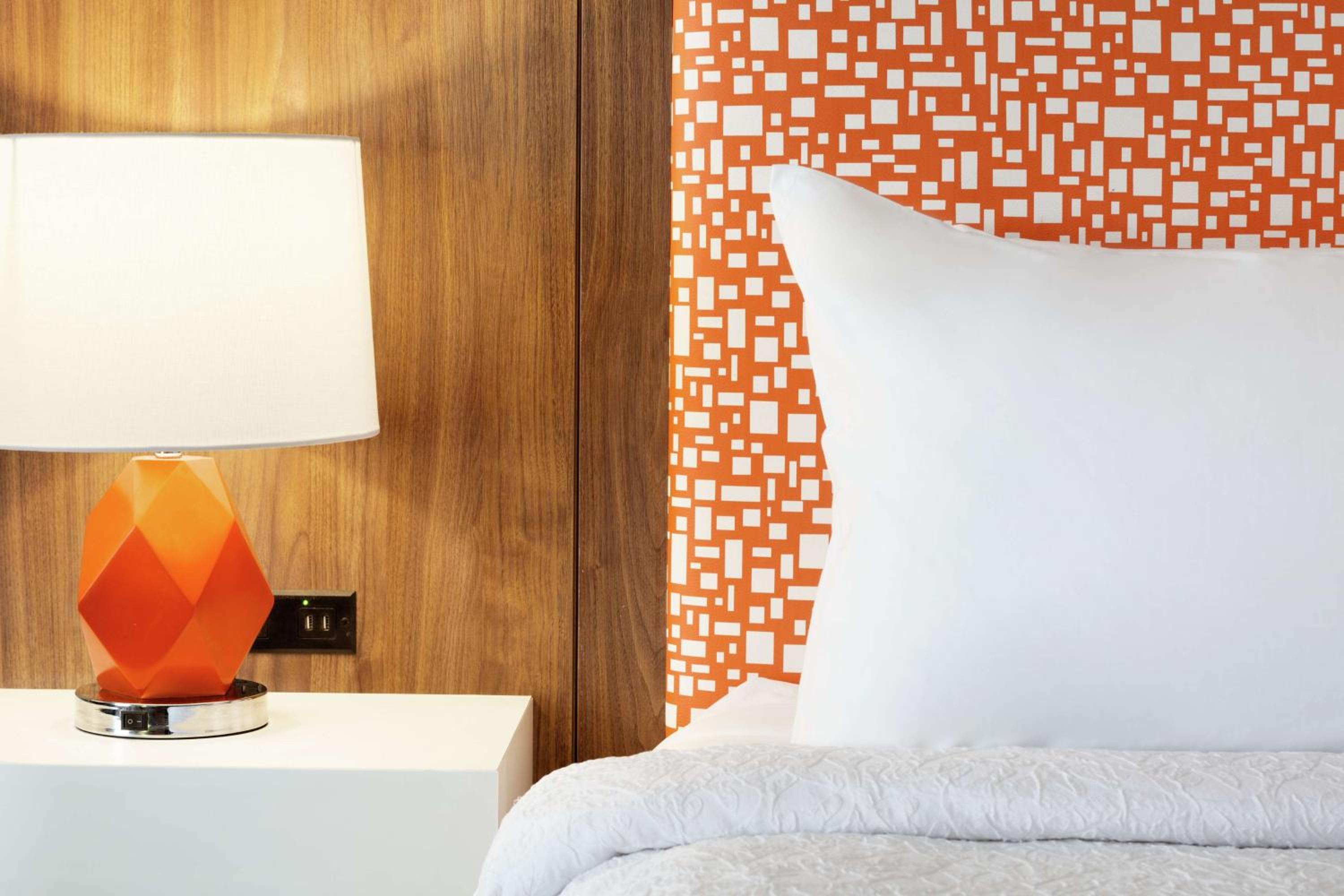 One-Bedroom King Suite with Kitchen - Non-Smoking 