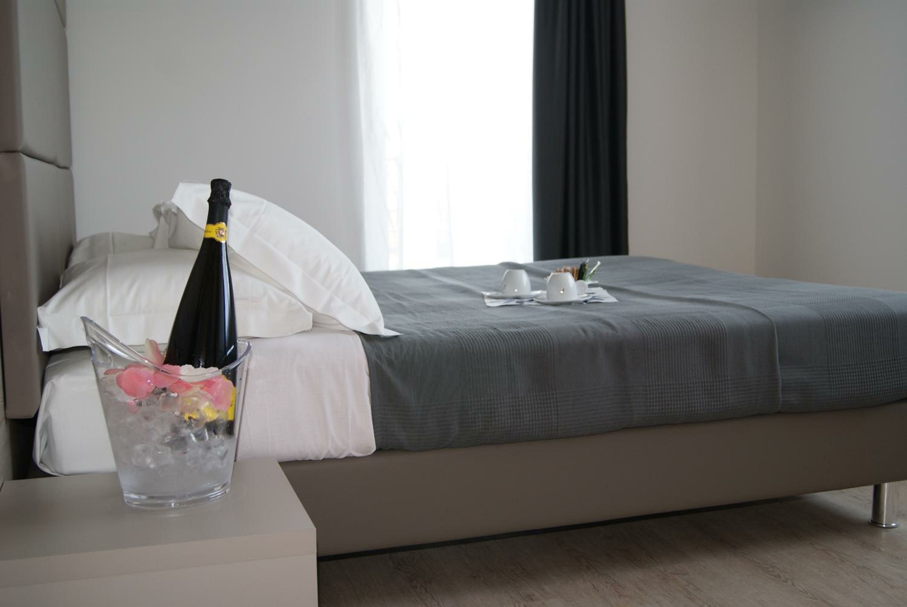 Deluxe Suite with Spa Bath
