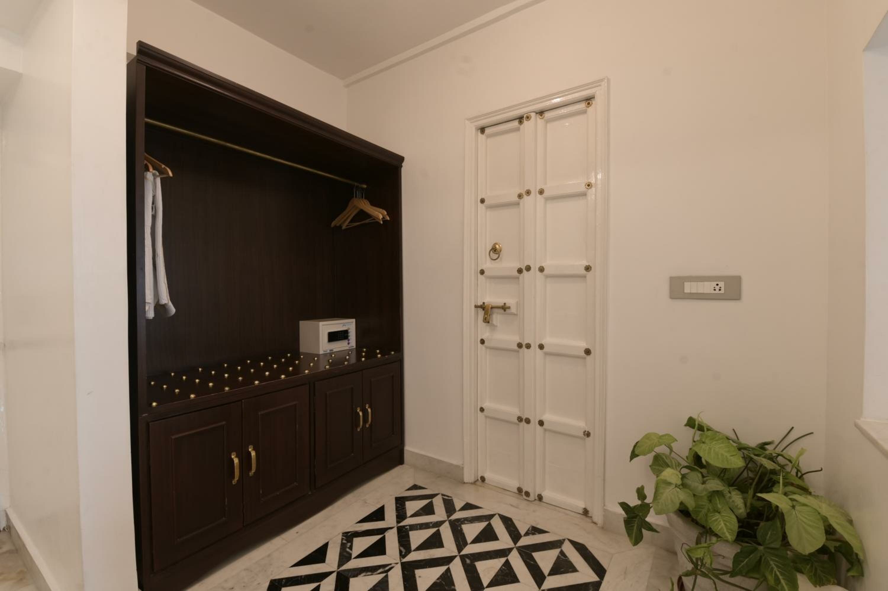 Heritage Room Lake Facing: Avail 15% Discount on all restaurant bills,50% Discount on any spa services (Valid for stay till 30th September 2025) 