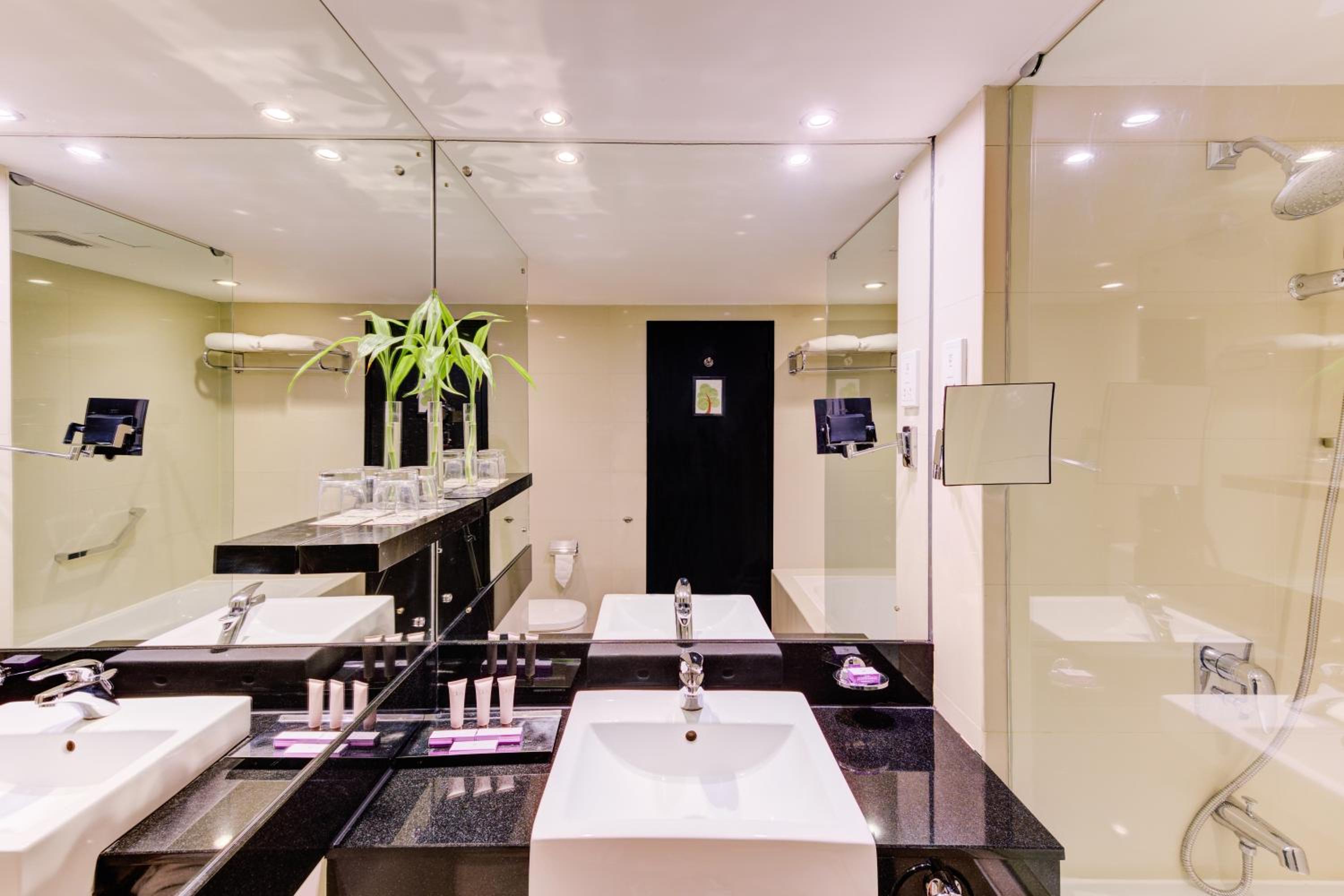 Premium Room Pool & Lakeview