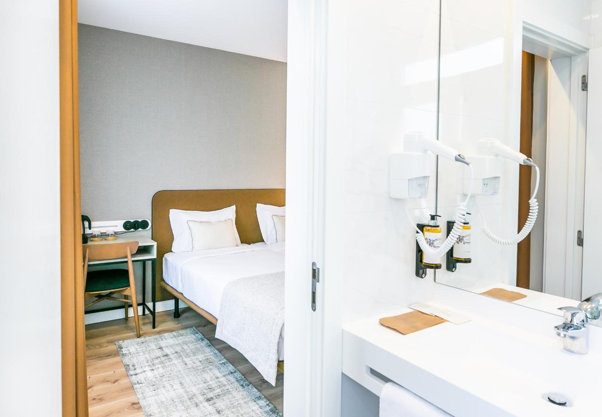 Classic Room with Street View