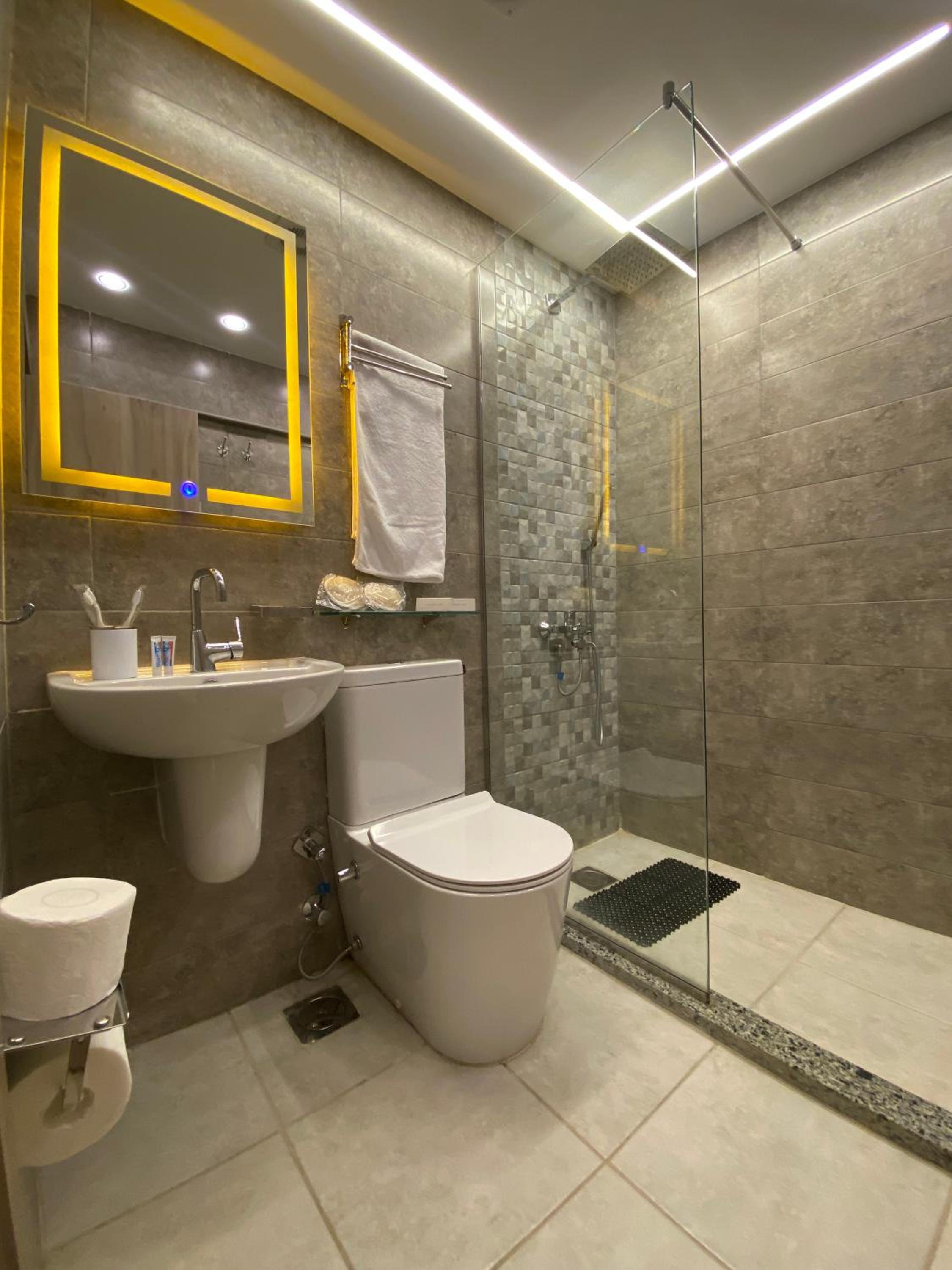 Deluxe King Room with City View