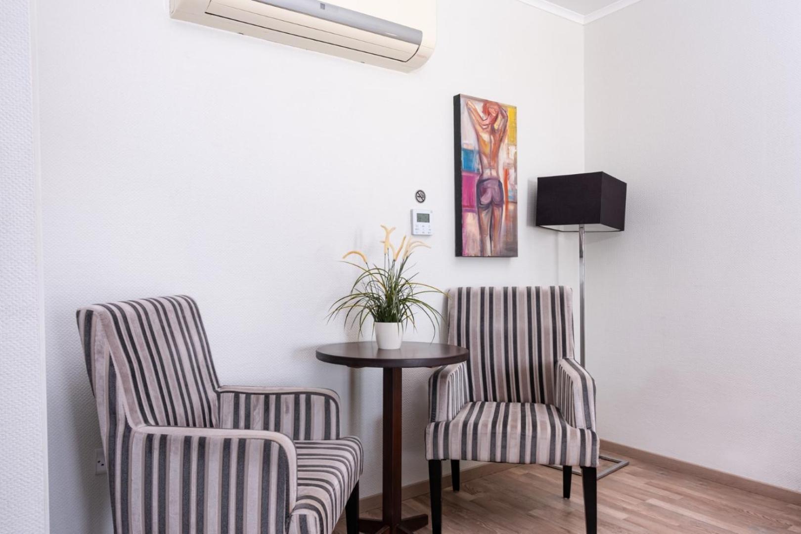 Family Room (2 Adults + 2 Children)