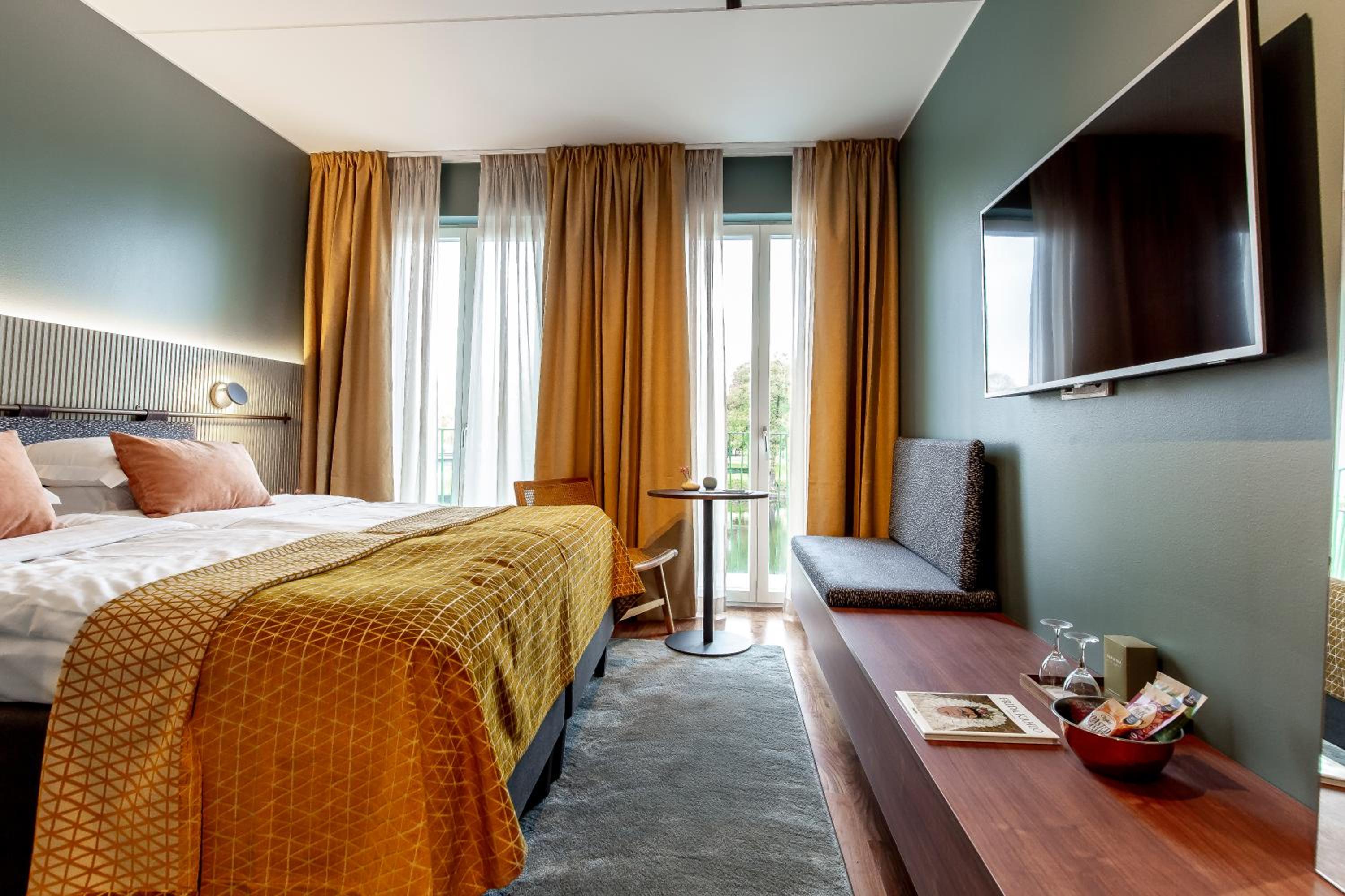 Double Room with Lake View