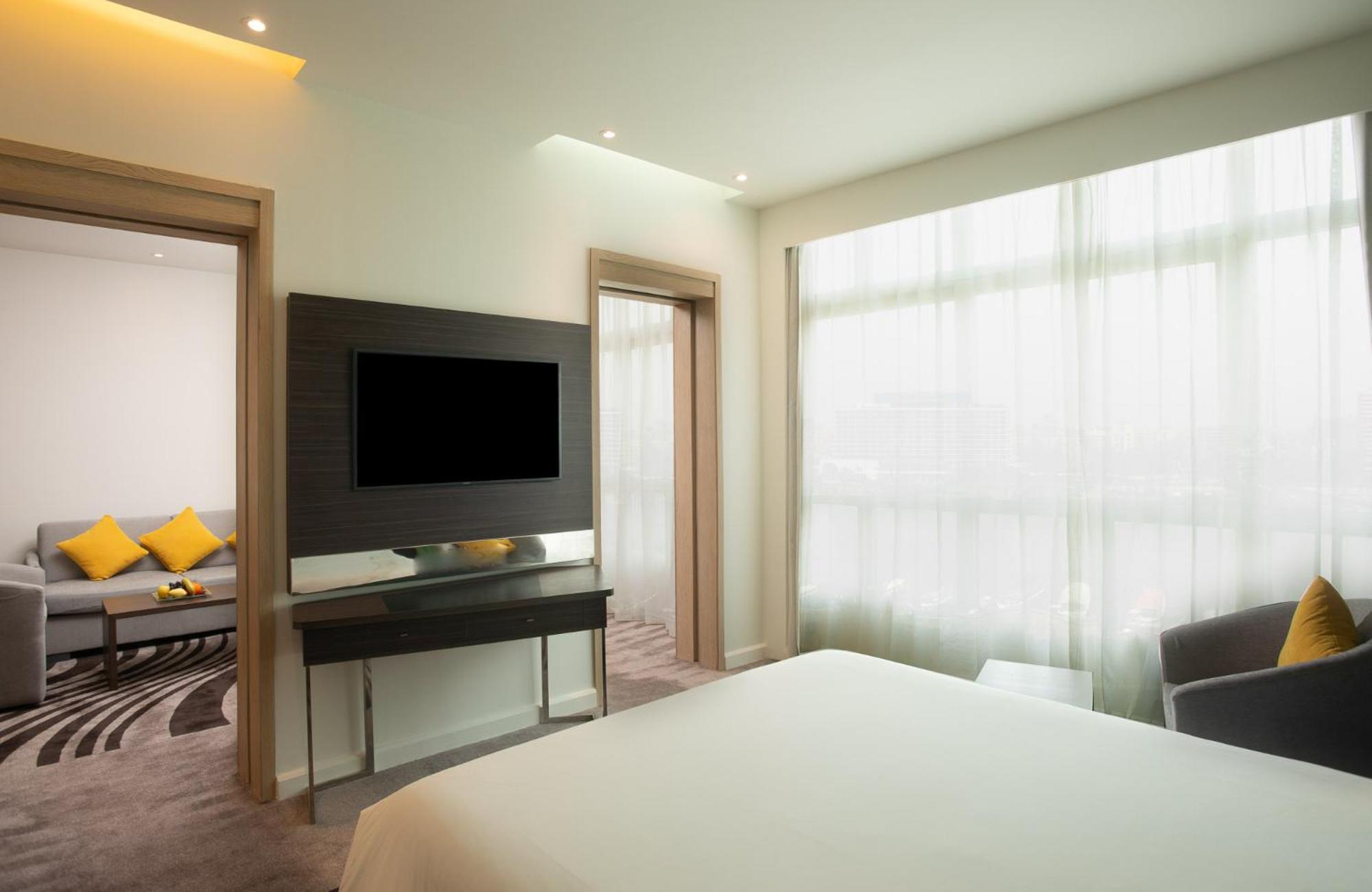 Superior Suite with One Double Bed and Sofa - River Side