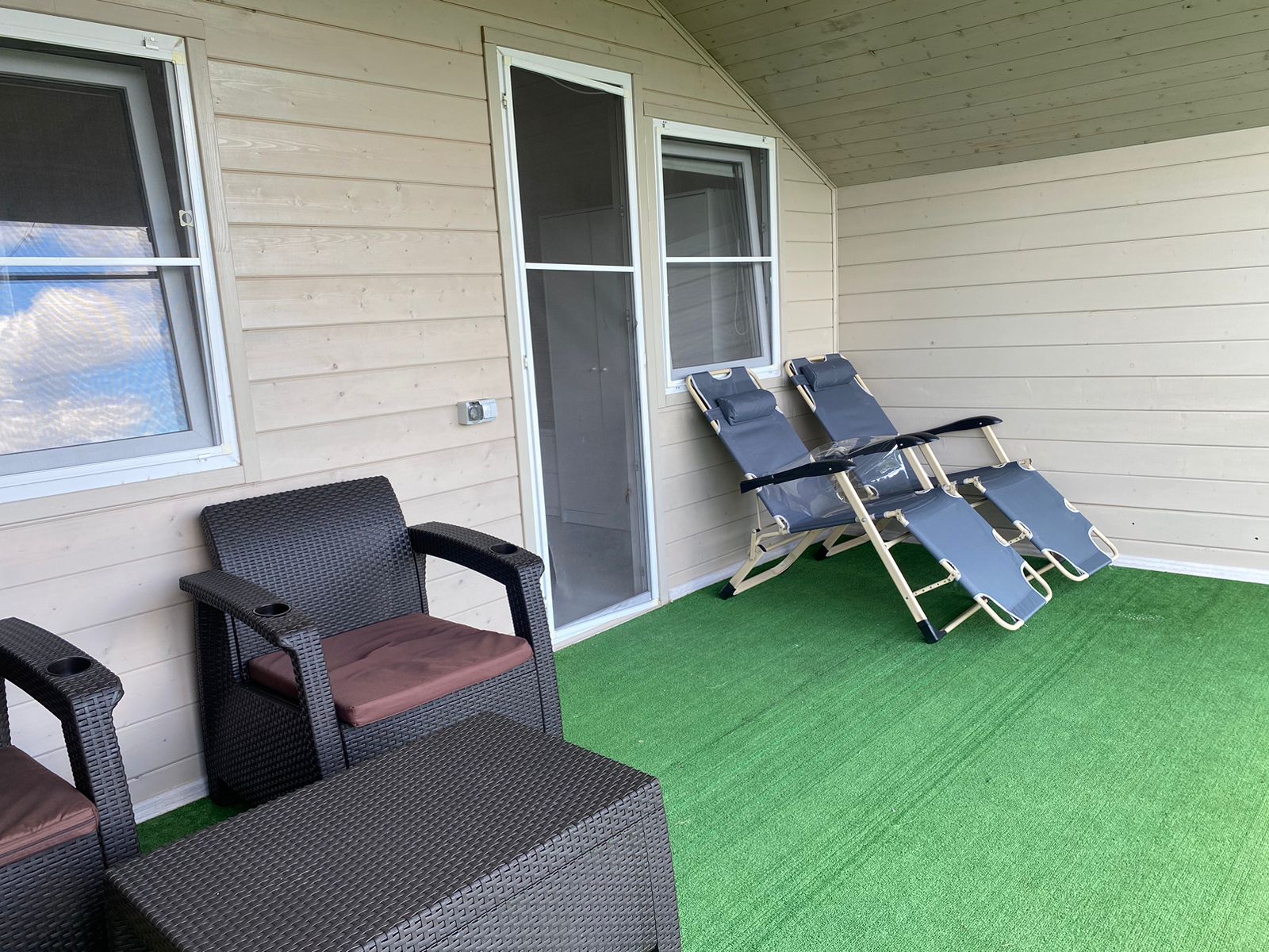 Дом с балконом