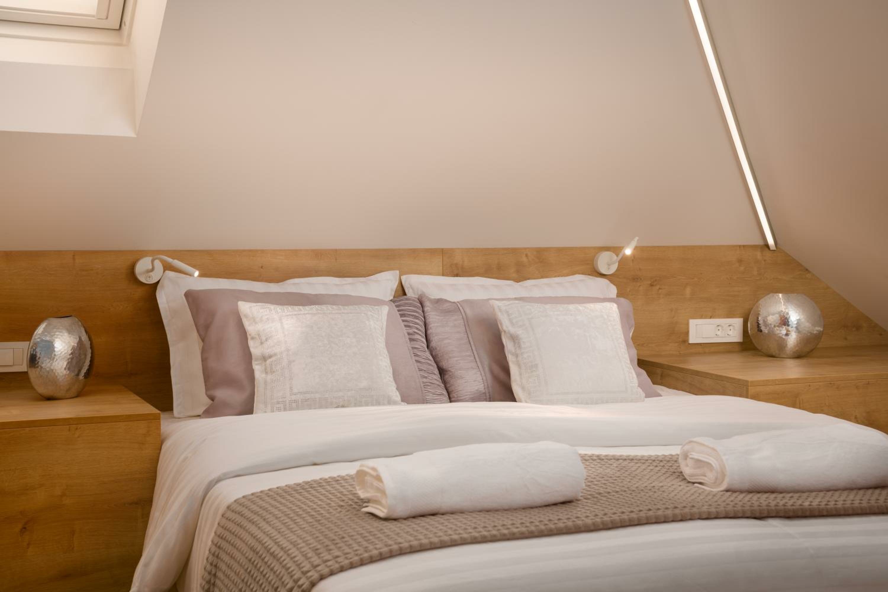 Deluxe Apartment - Attic (#9)