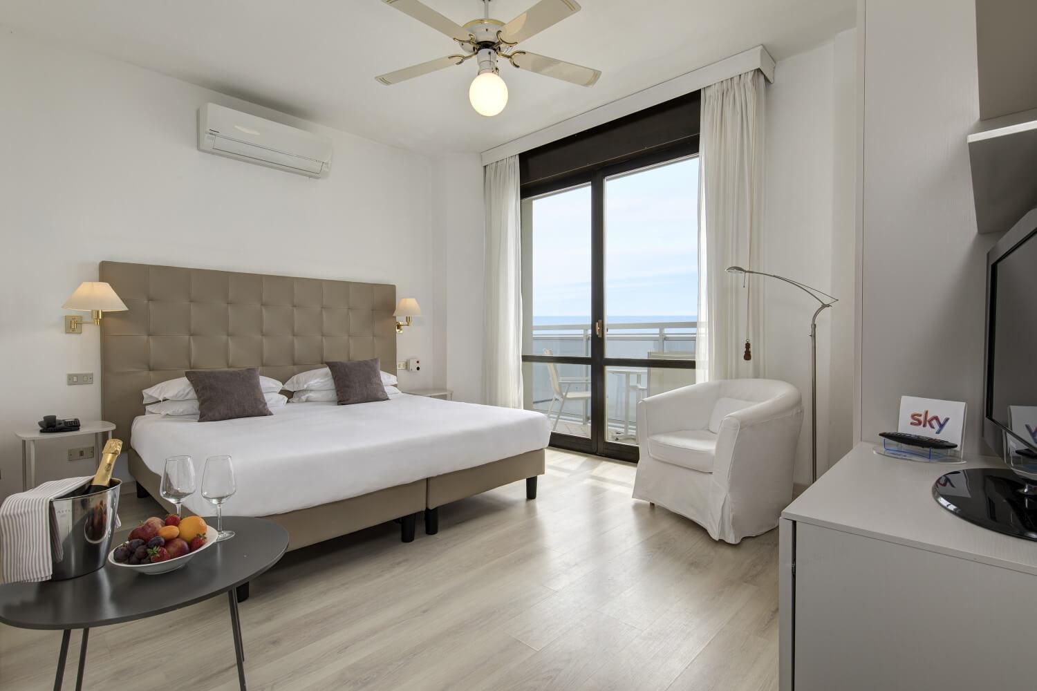Deluxe Double Room with Balcony and Sea View