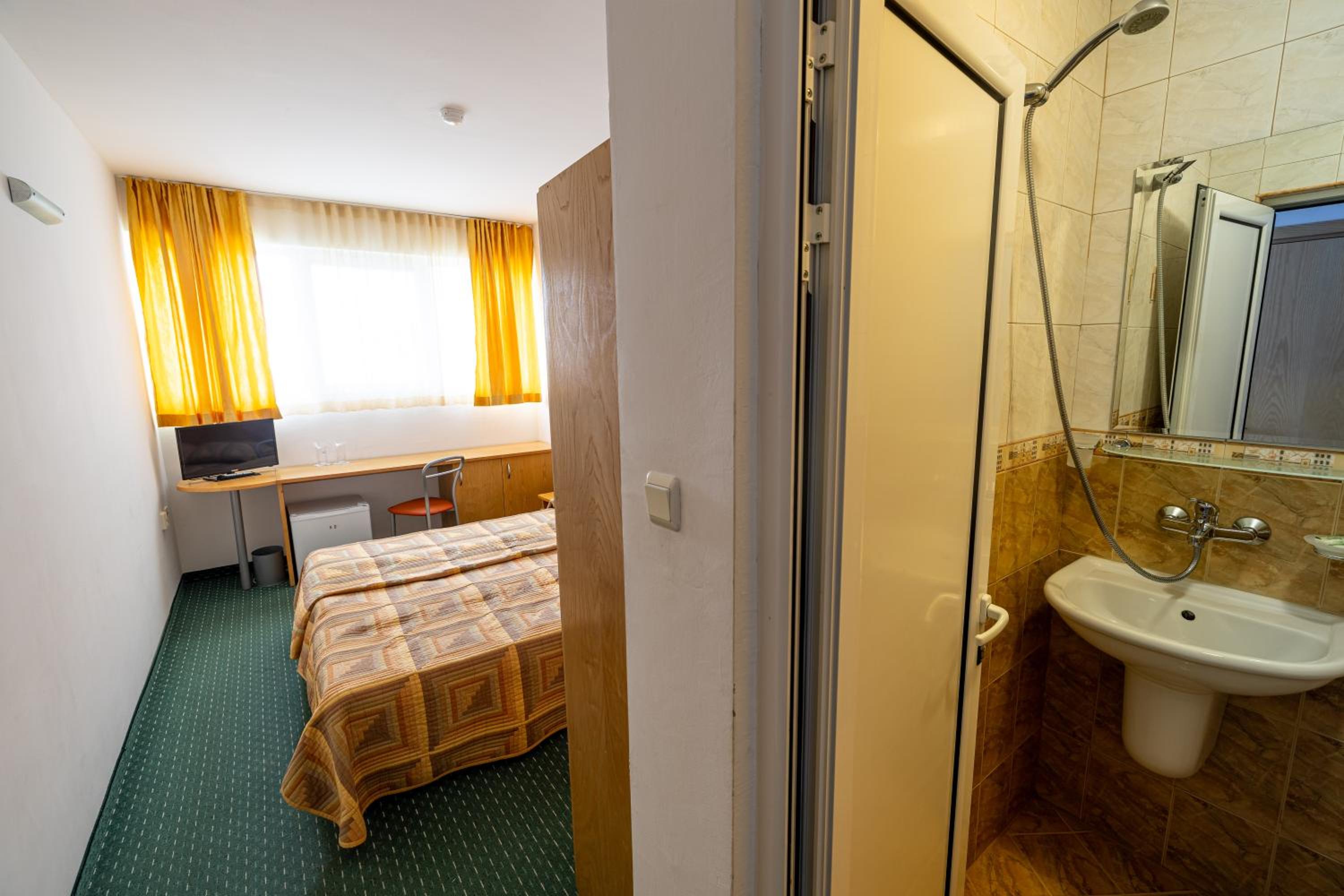 Superior Family Room with Front Sea View 