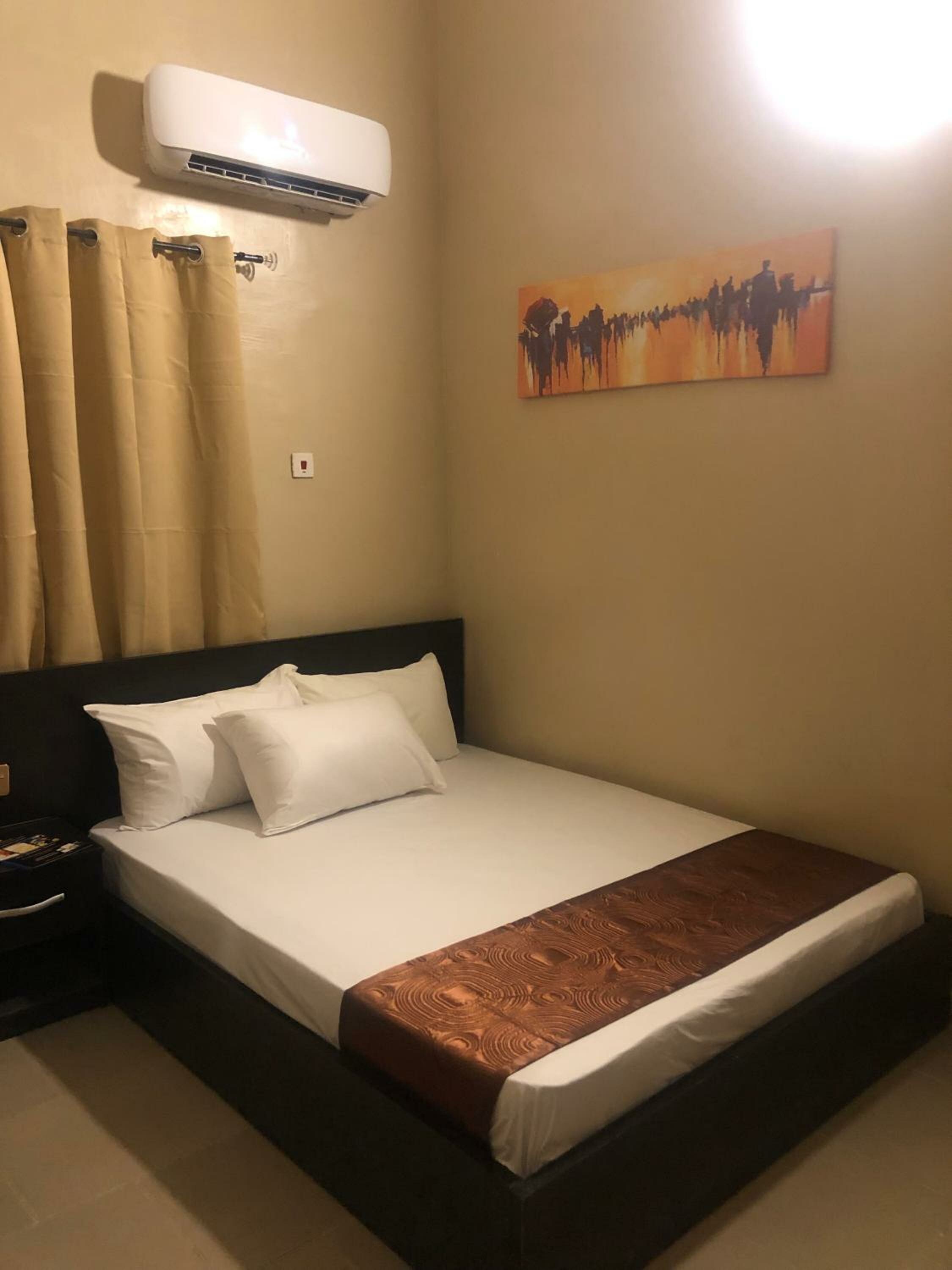 Deluxe Queen Room