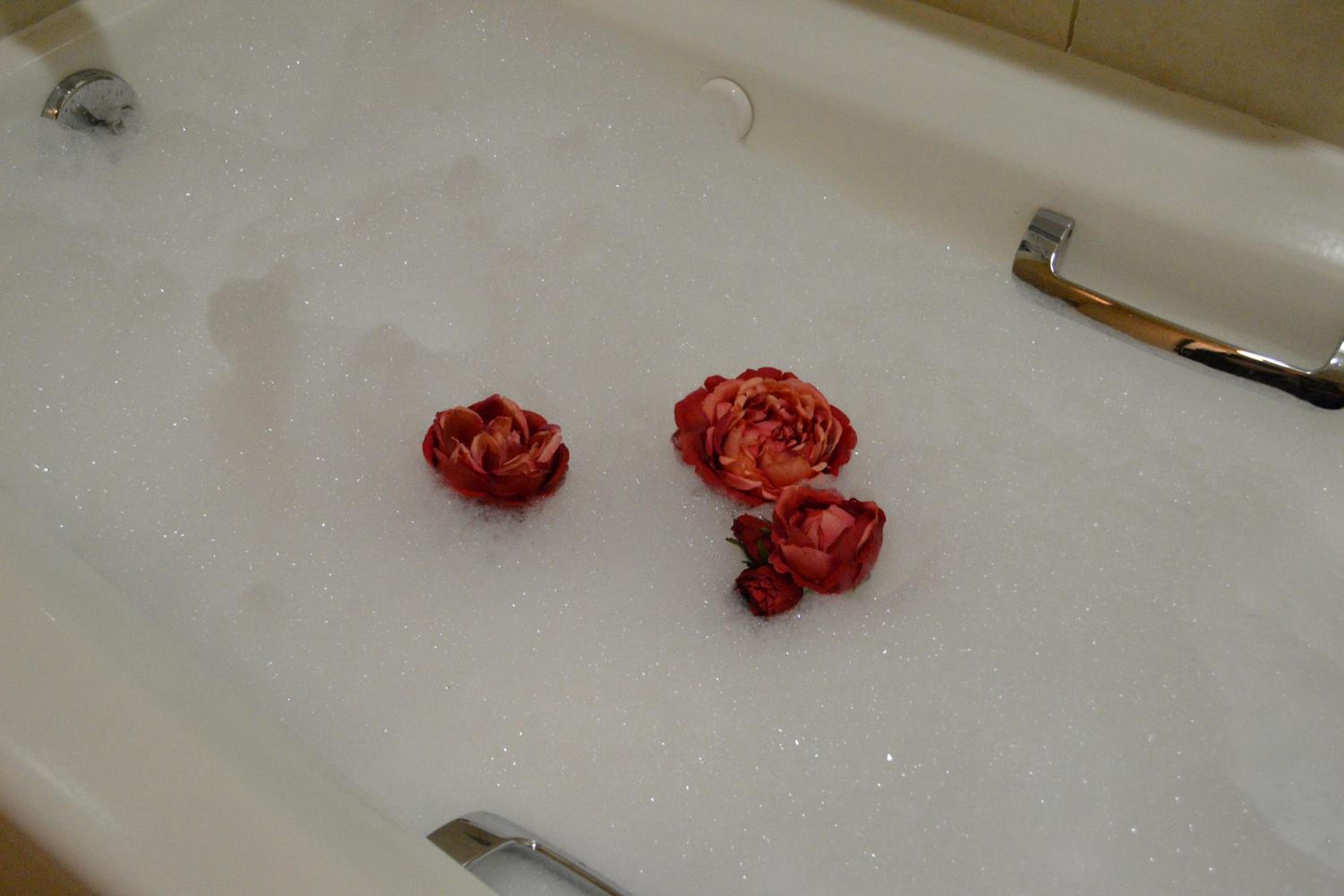 King Room with Water View and Spa Bath