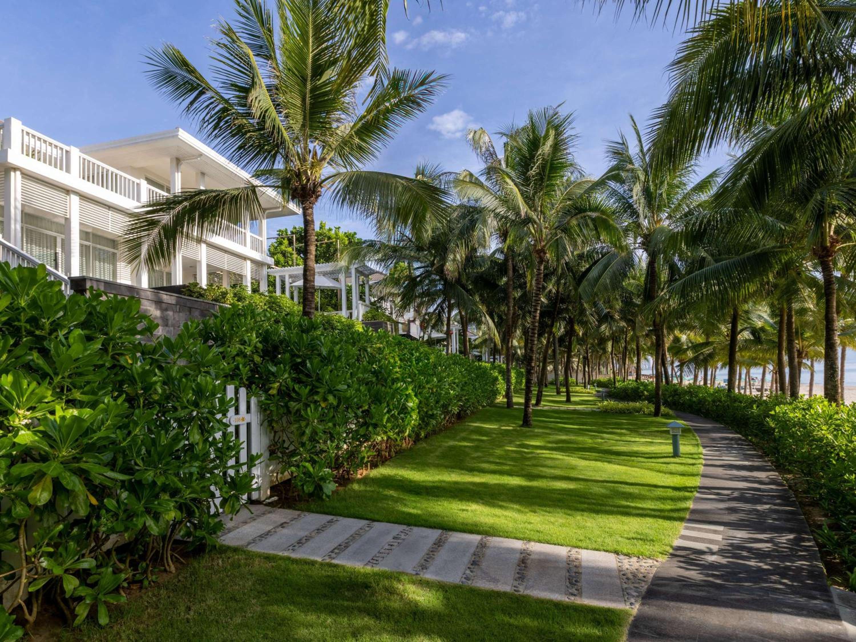 Villa with Private Pool - Beachfront