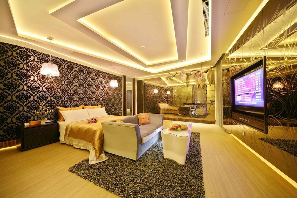 Double Room (Check in time: 06:00 P.M.)