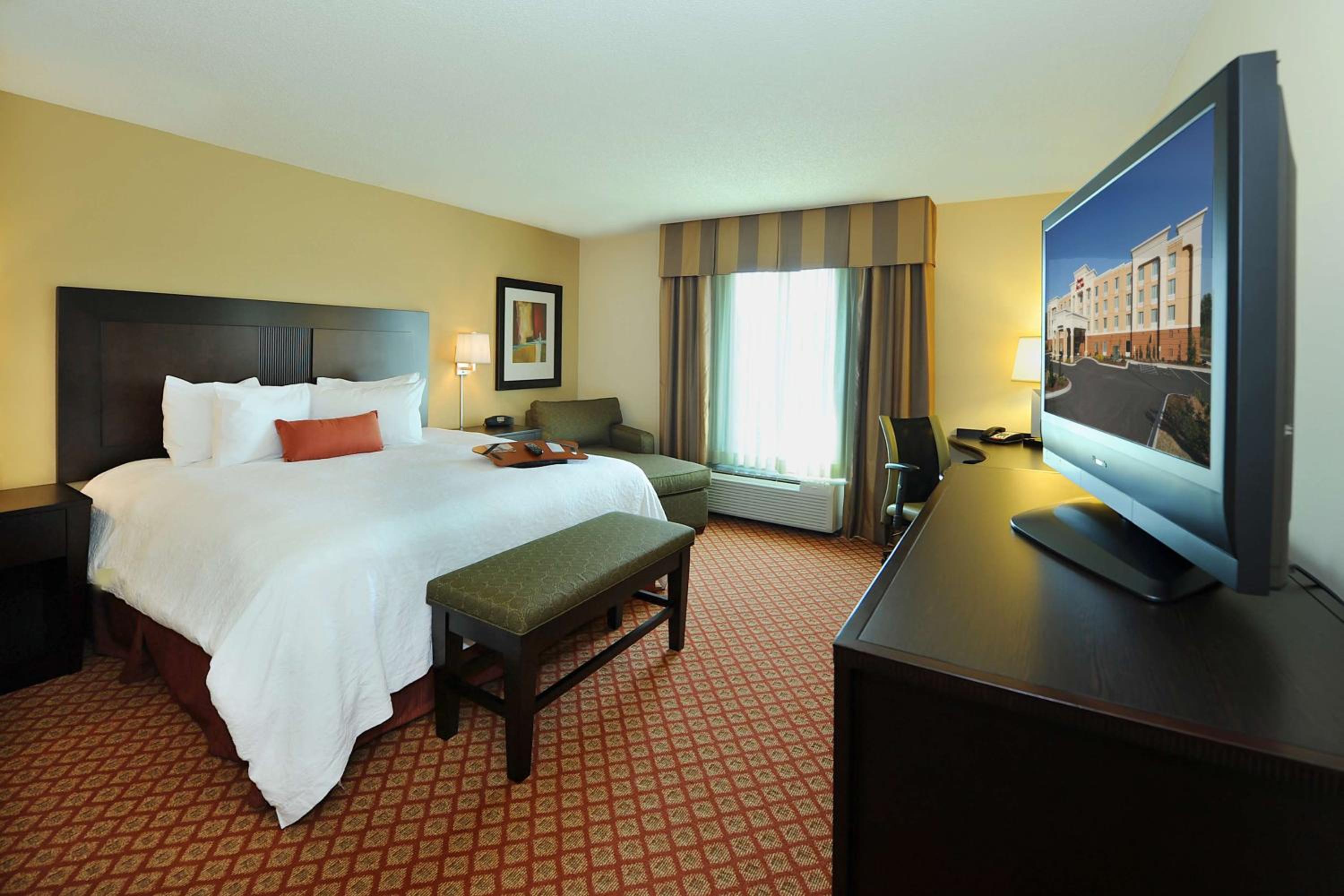 King Room with King Bed - Non-Smoking