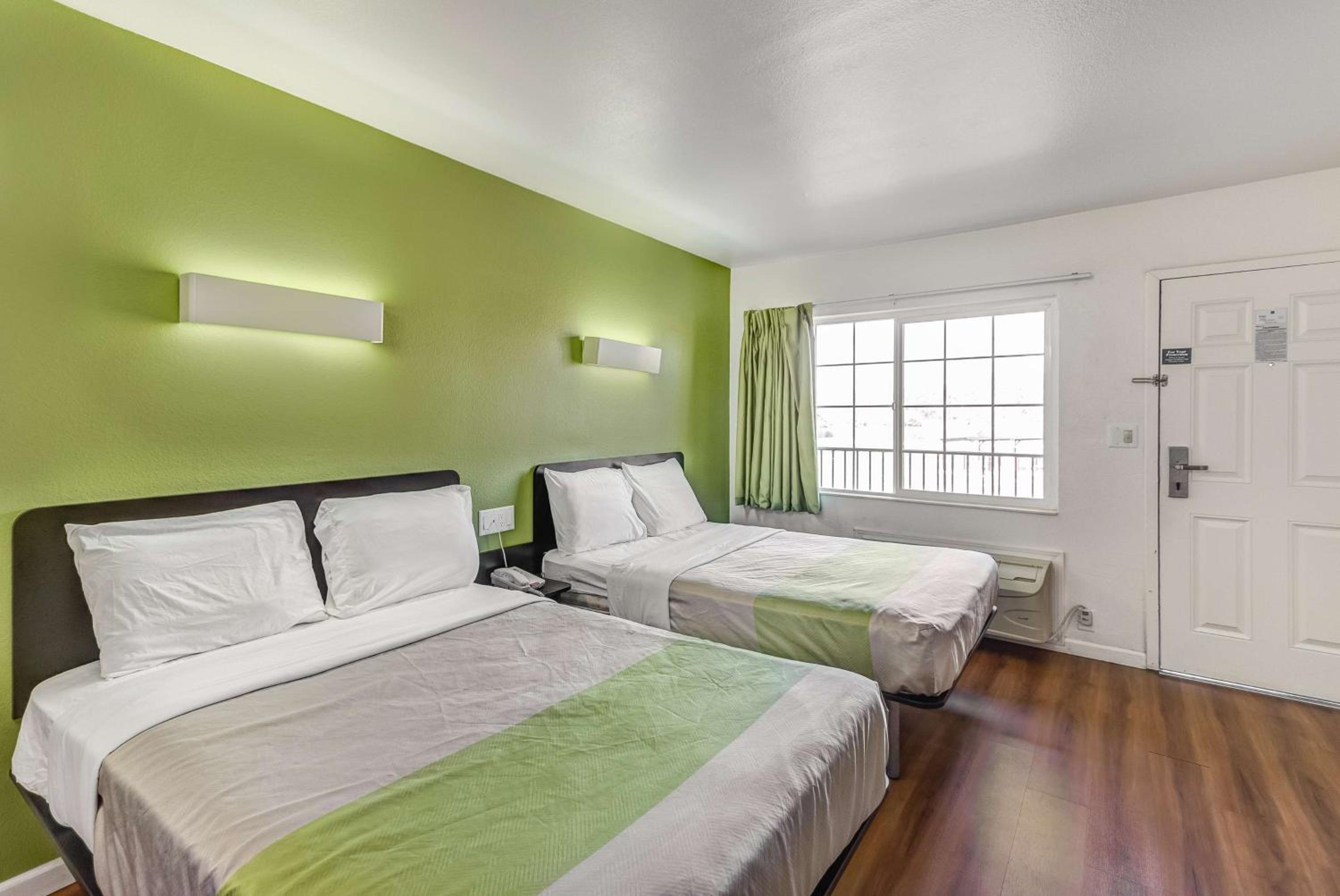 Deluxe Quadruple Room - Non-Smoking