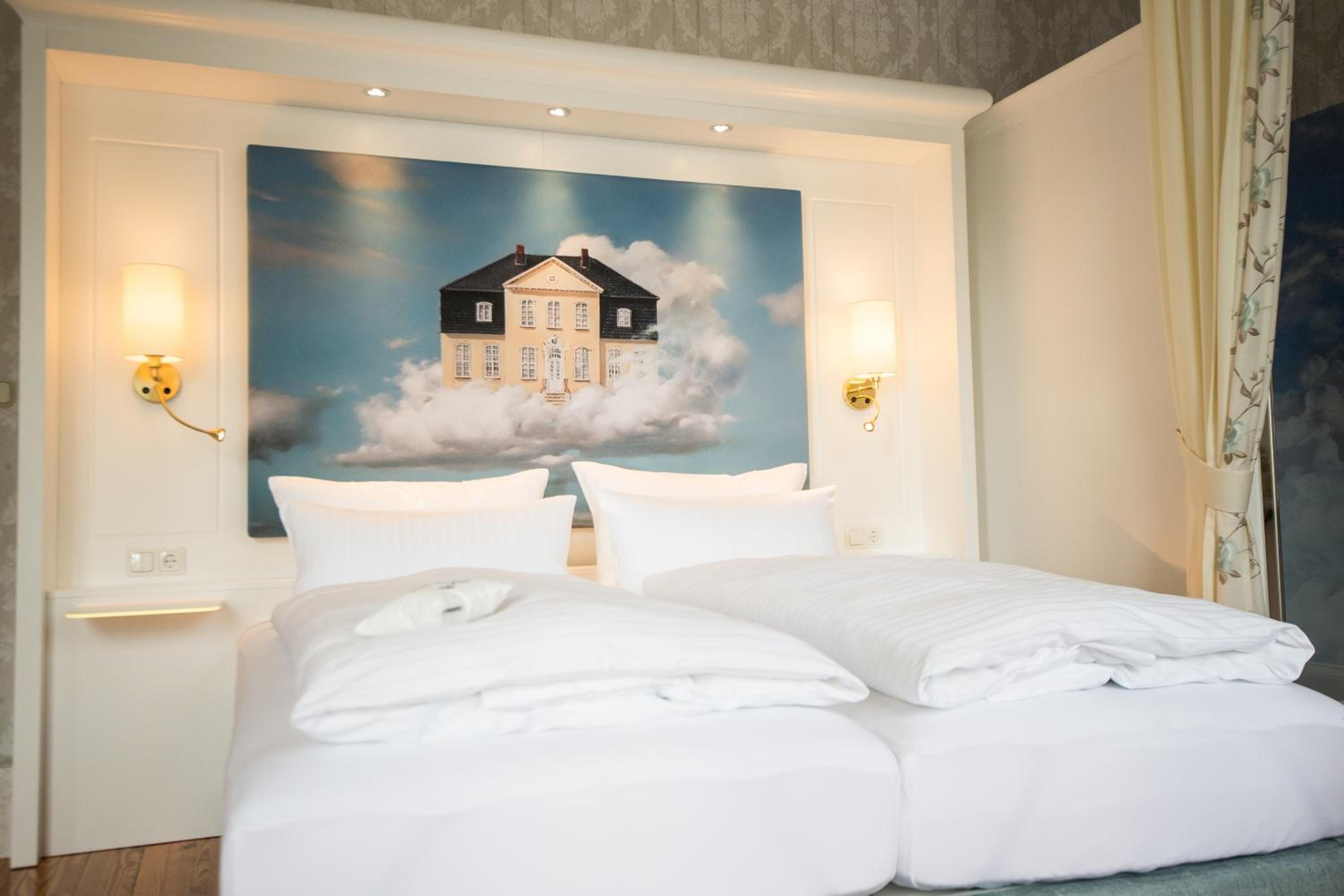 Deluxe Double Room with Shower "Prinz Himmelblau"