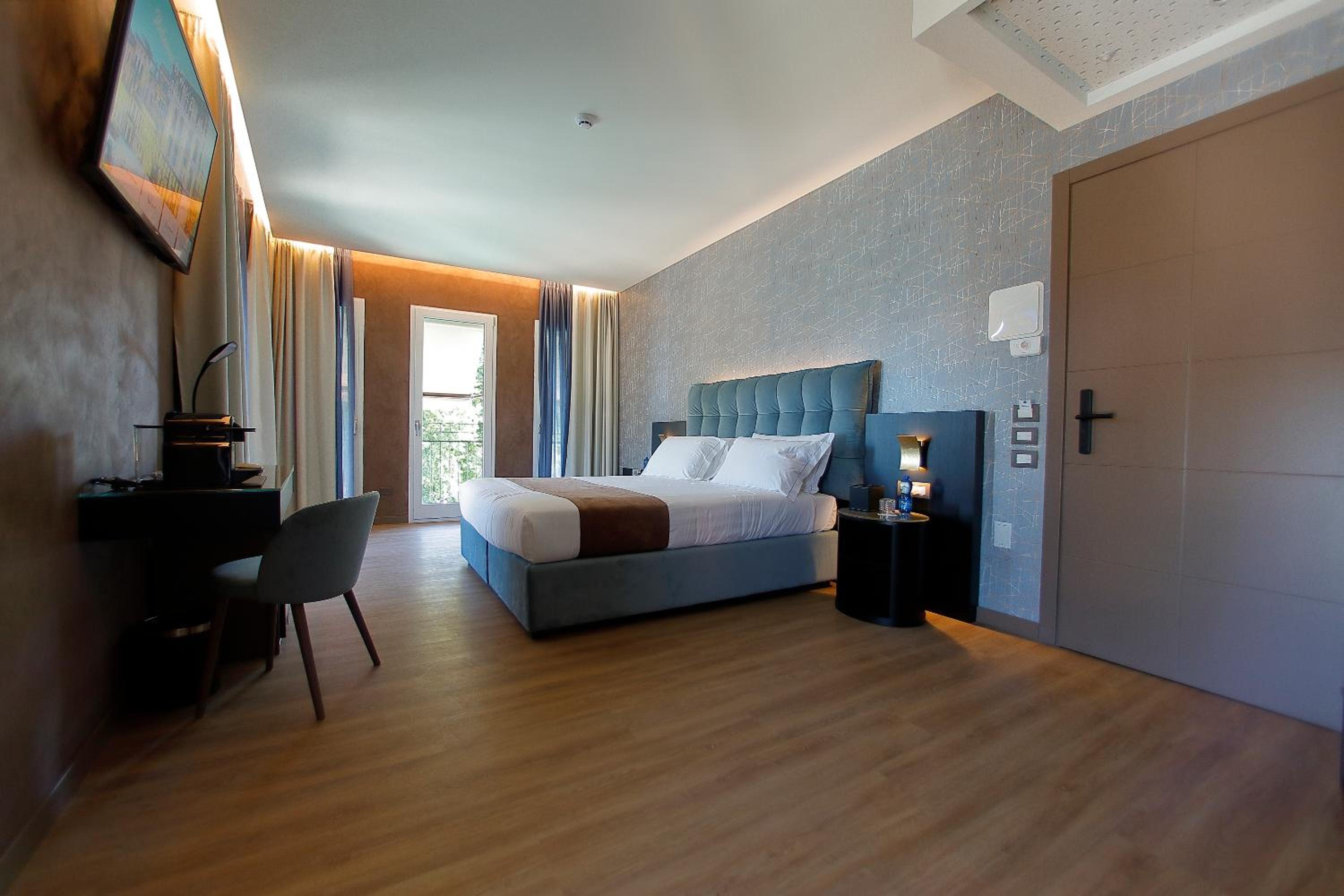 King Room with Lake View