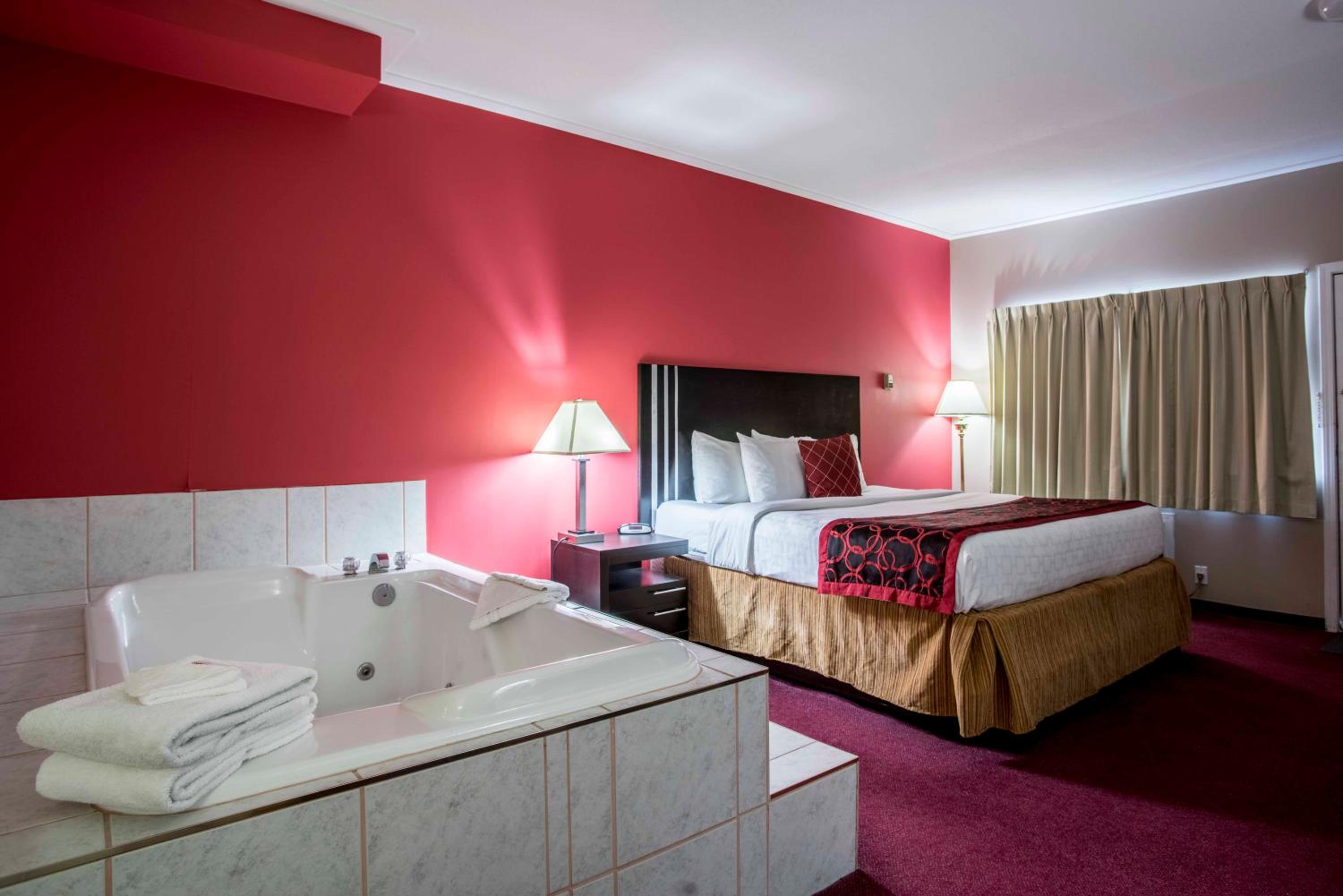 King Suite with Hot Tub - Non-Smoking