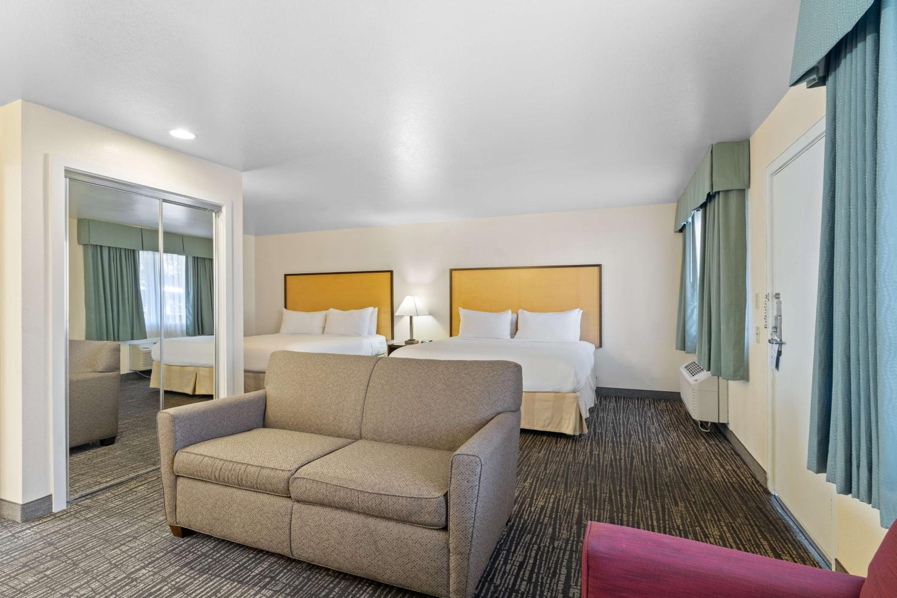 King Room with Roll-in Shower - Disability Access - Non-Smoking