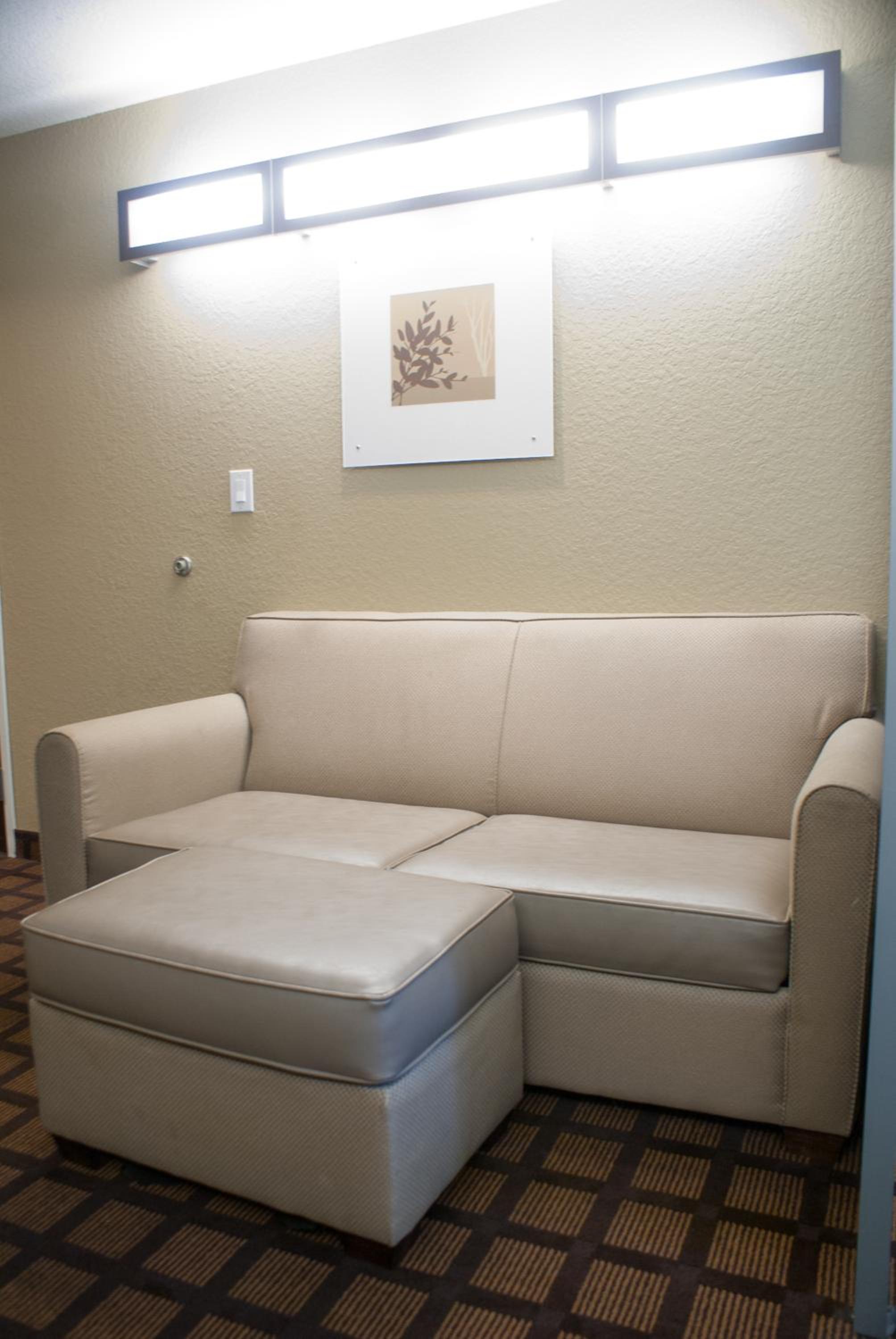 1 Queen Bed, Studio Suite, Non-Smoking 